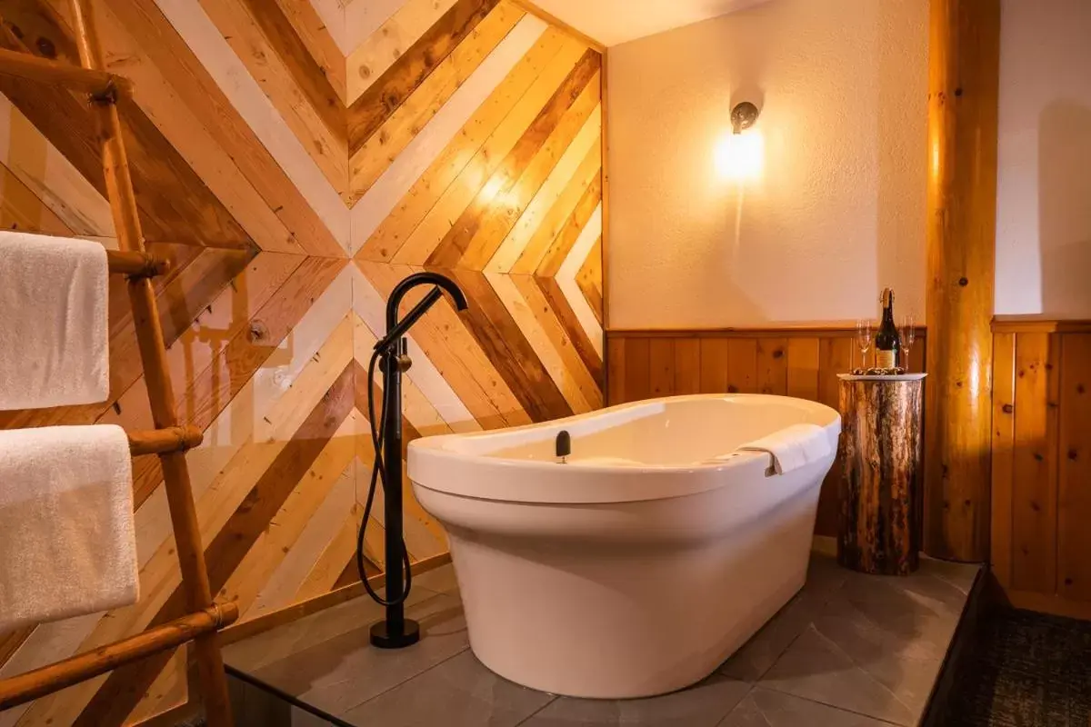 Bath, Bathroom in Baker Creek By Basecamp