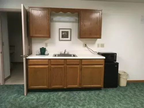 Kitchen/Kitchenette in Value Host Marquette