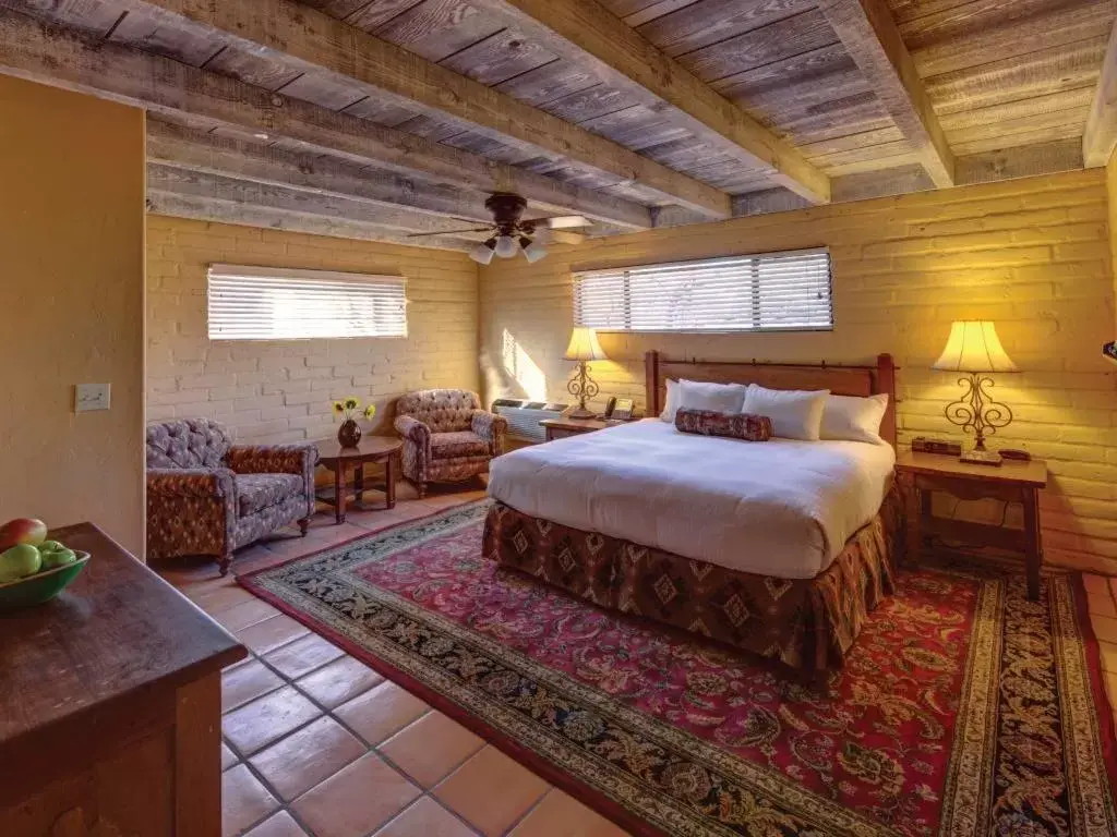 Bed in Hacienda del Sol Guest Ranch Resort