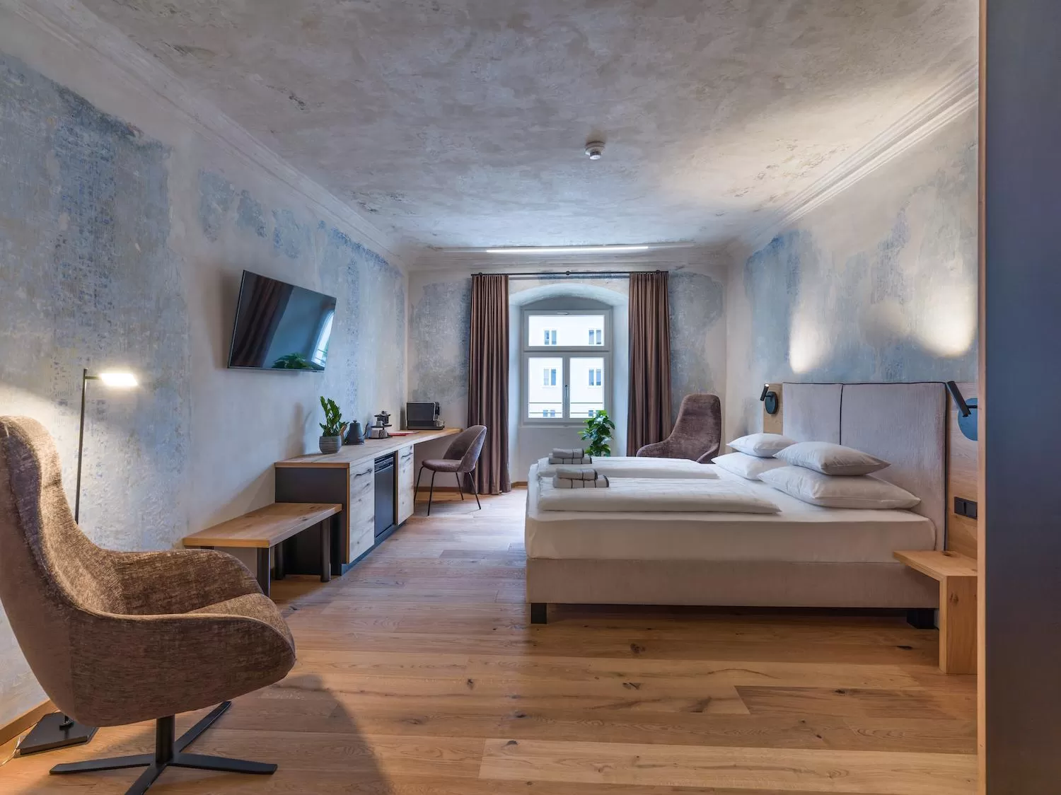 Photo of the whole room, Bed in Platzhirsch Kufstein