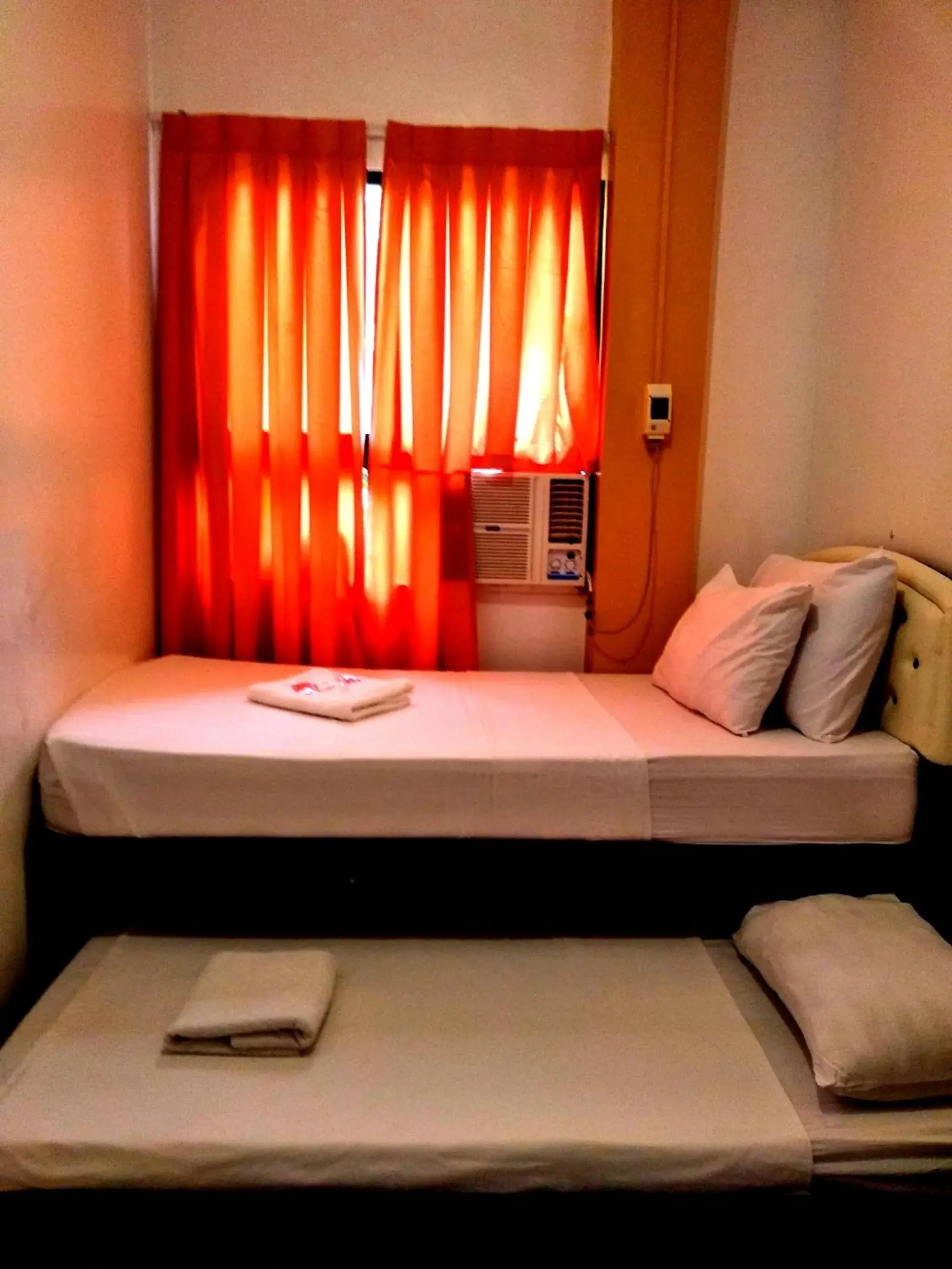 Bed in Amax Inn Cebu