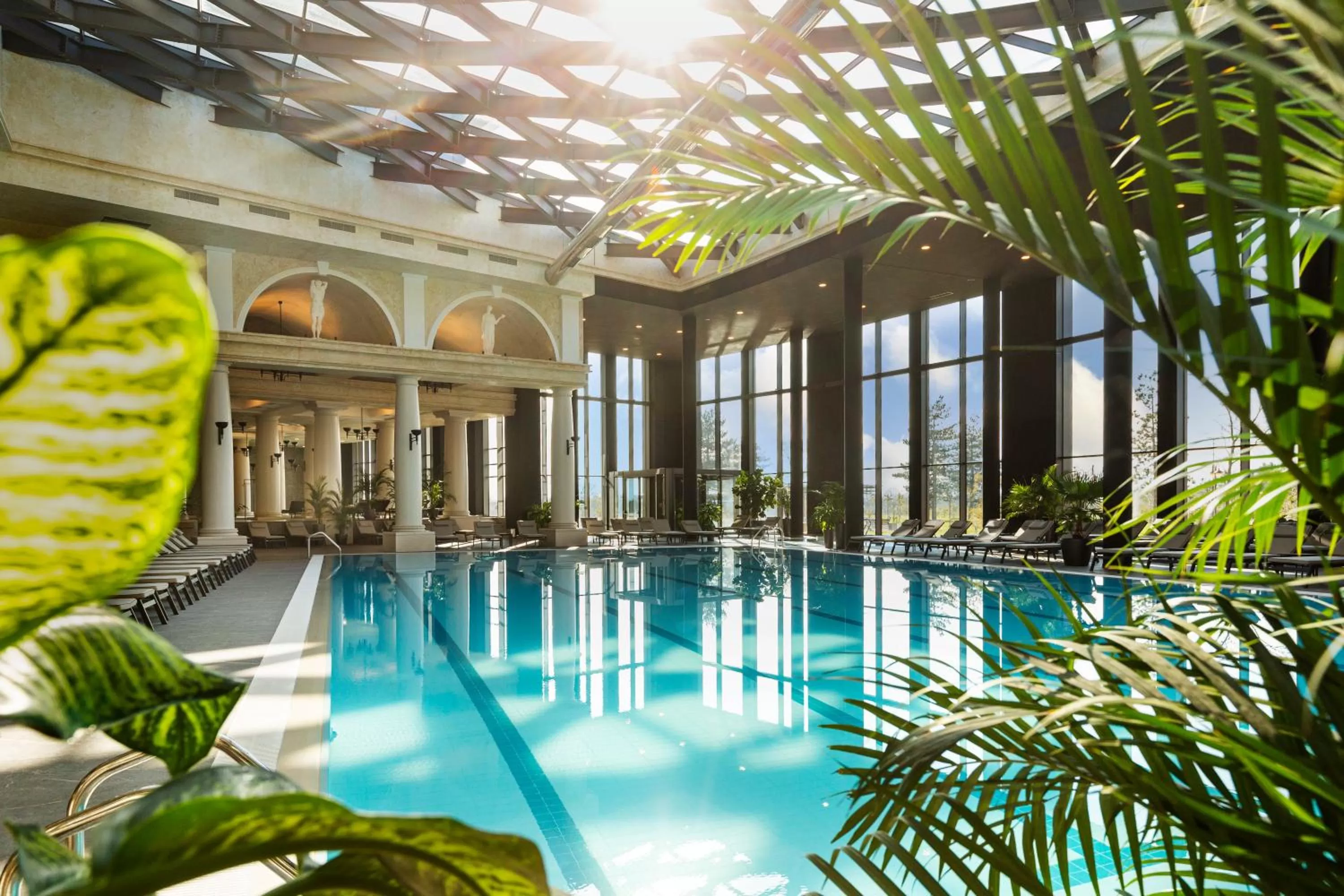 Swimming pool in Kings' Valley Medical & Spa Hotel