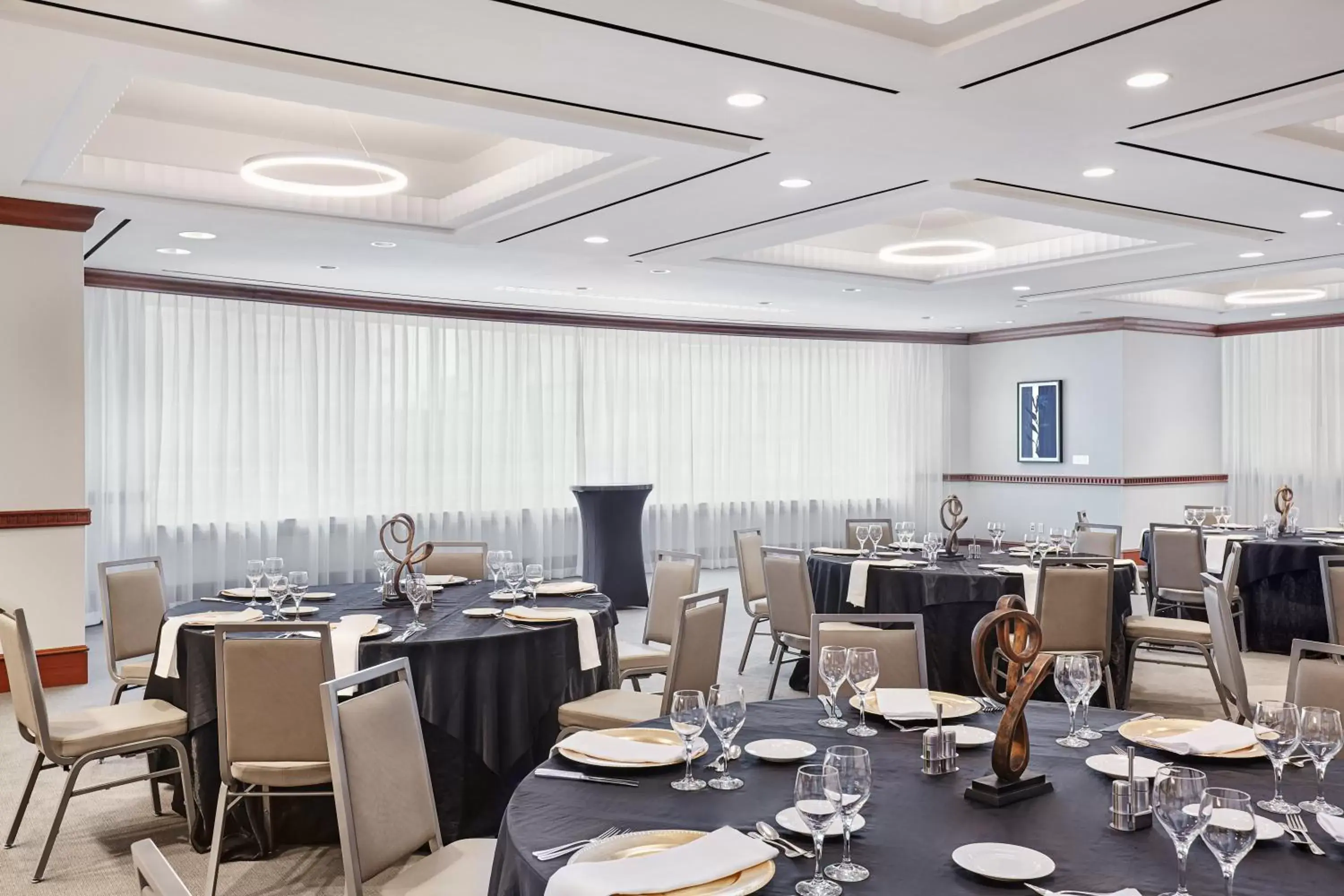 Meeting/conference room, Restaurant/Places to Eat in InterContinental Cleveland, an IHG Hotel