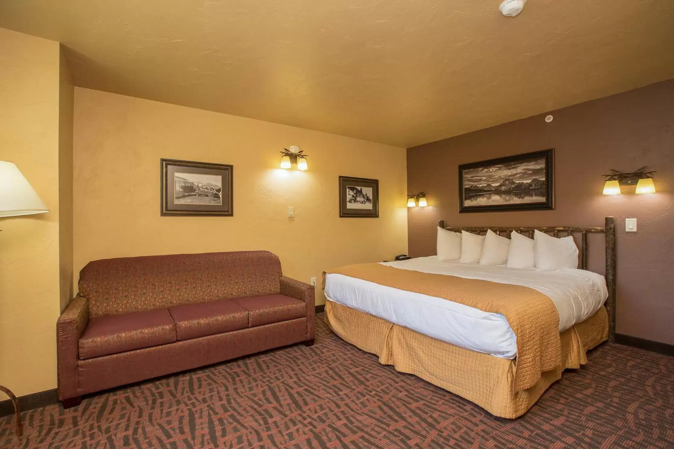 Bedroom, Bed in Elk Country Inn