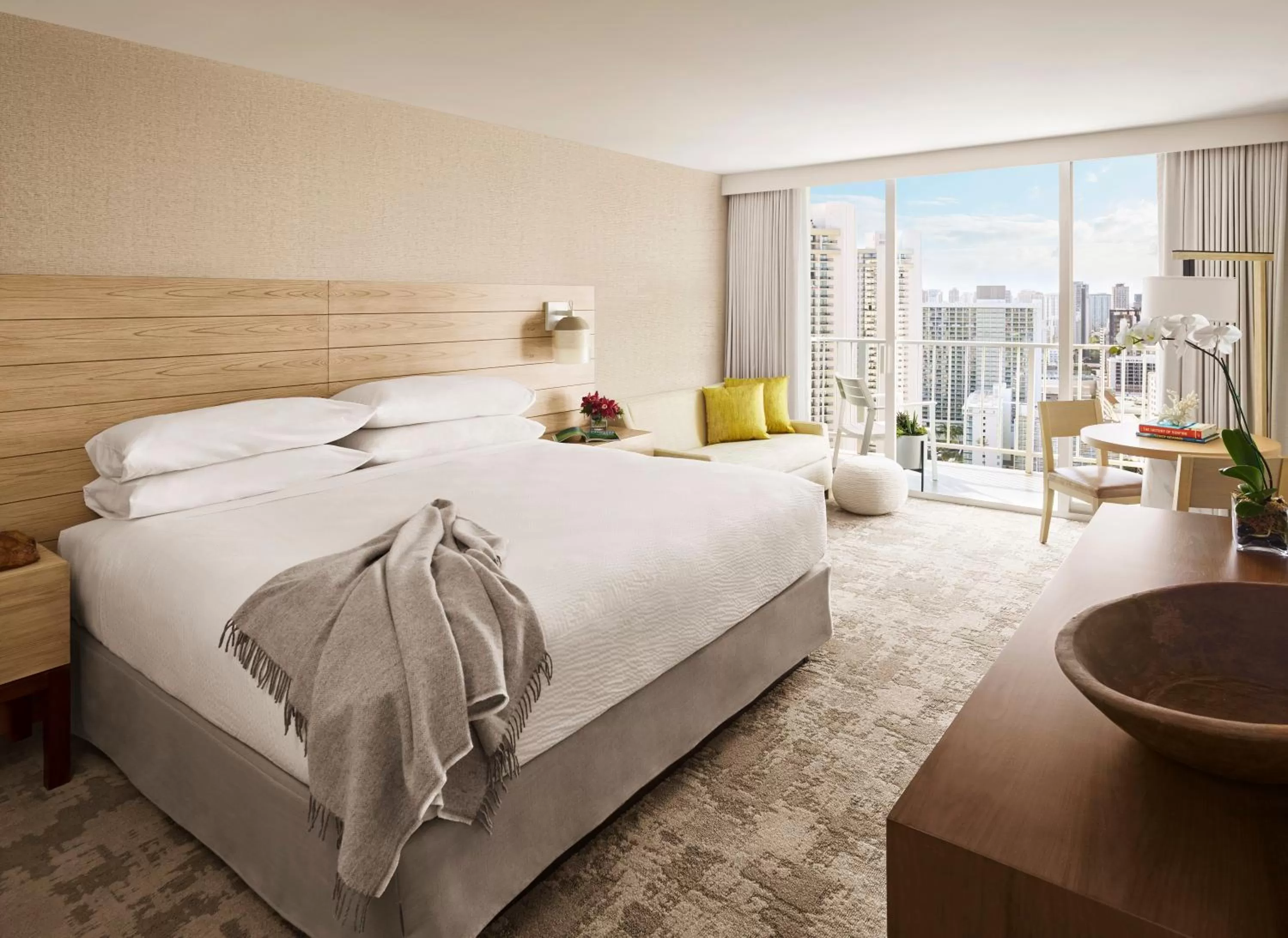 Photo of the whole room, Bed in 'Alohilani Resort Waikiki Beach