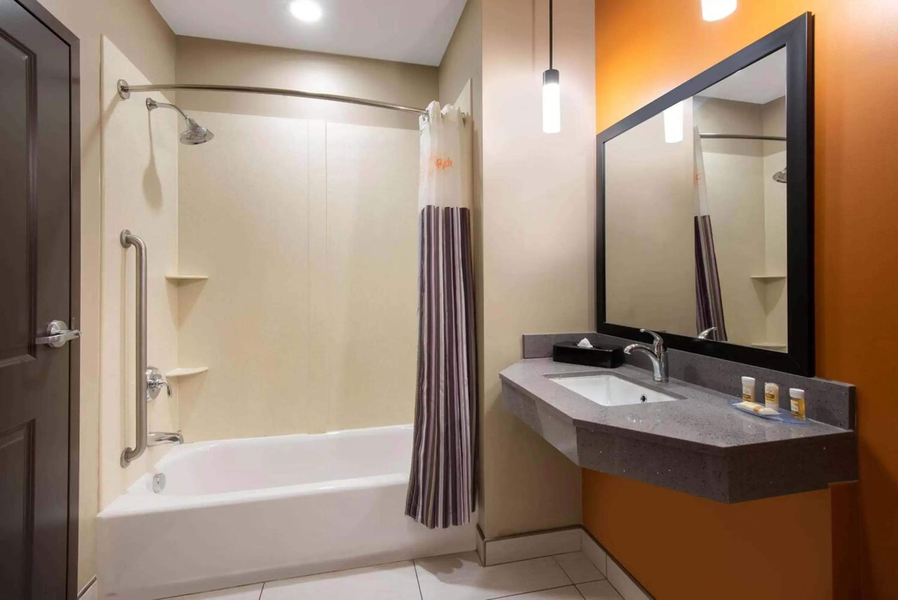 Bathroom in La Quinta by Wyndham Harrisburg-Hershey