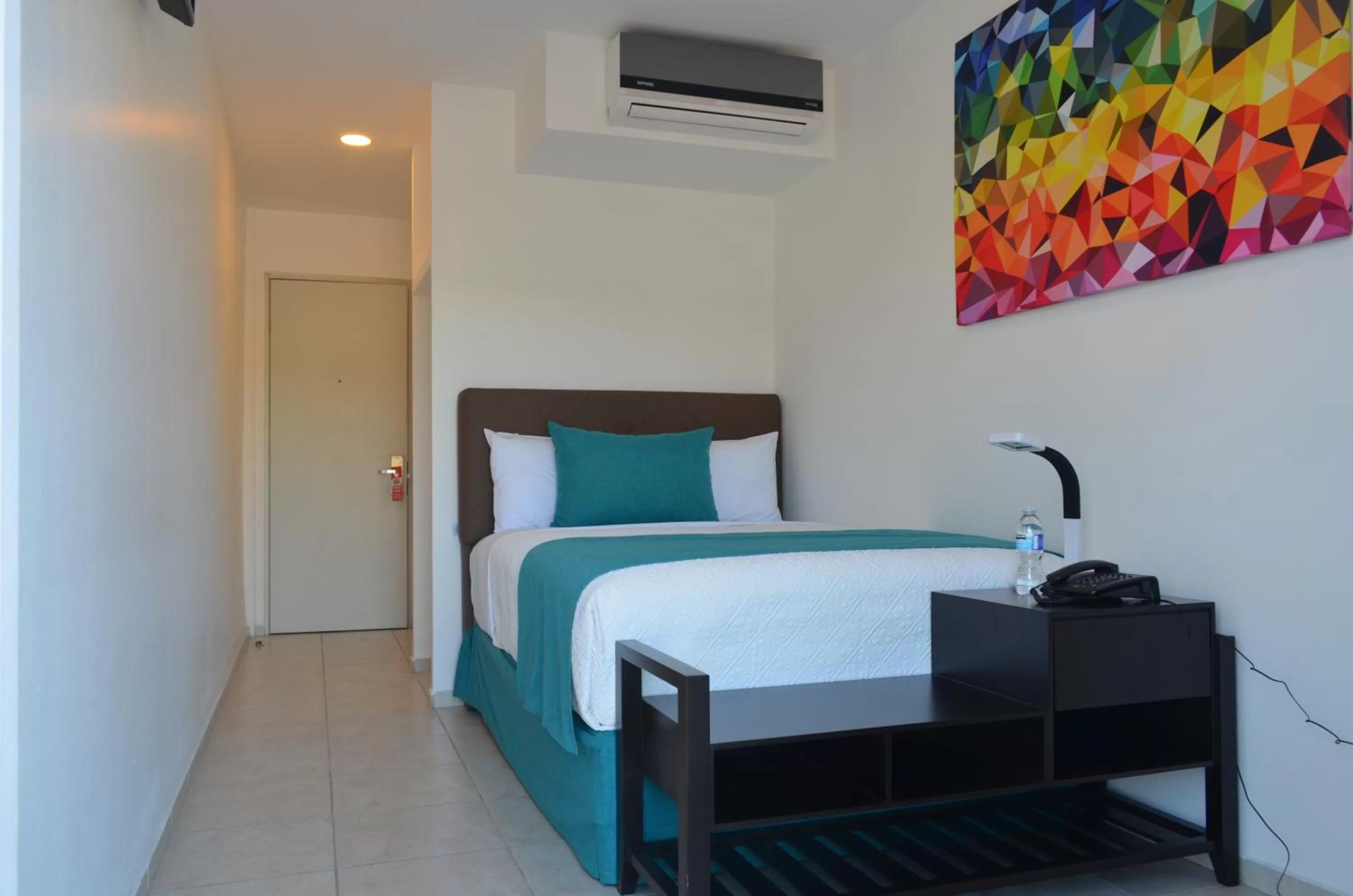 TV and multimedia, Bed in Container Inn Hotel Aeropuerto