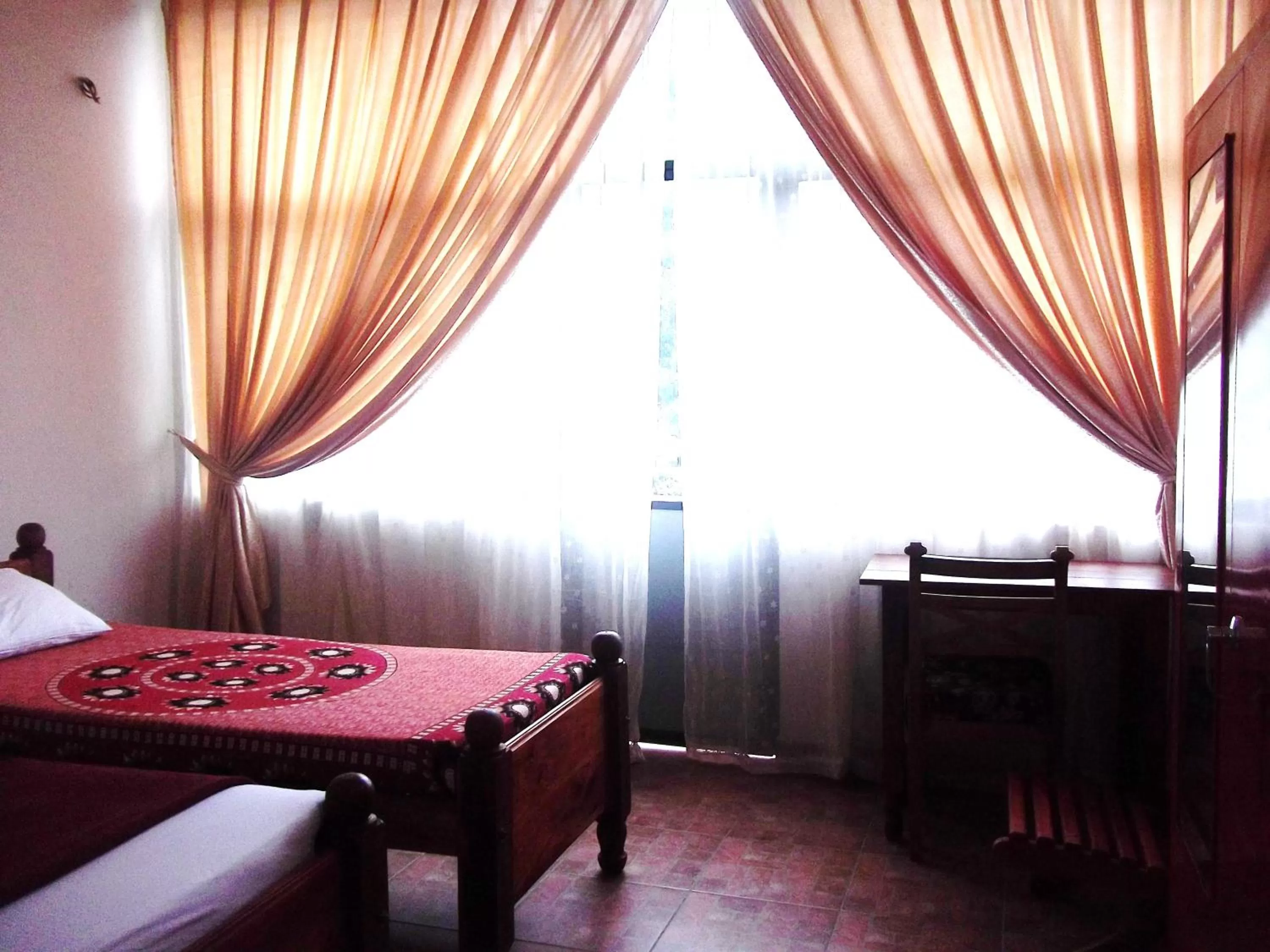 Day, Bed in Majestic Tourist Hotel