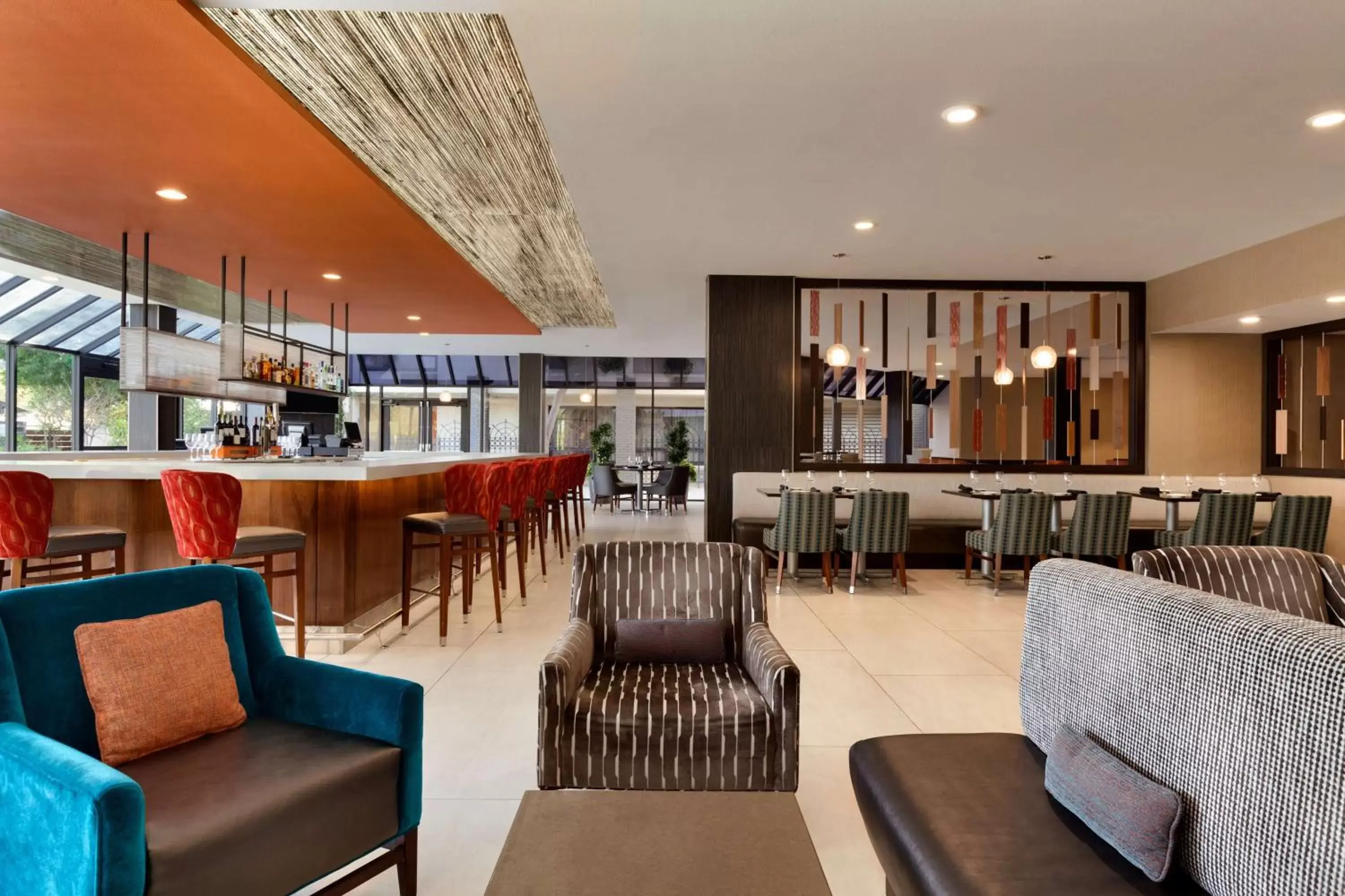 Lounge or bar, Lounge/Bar in DoubleTree by Hilton San Bernardino