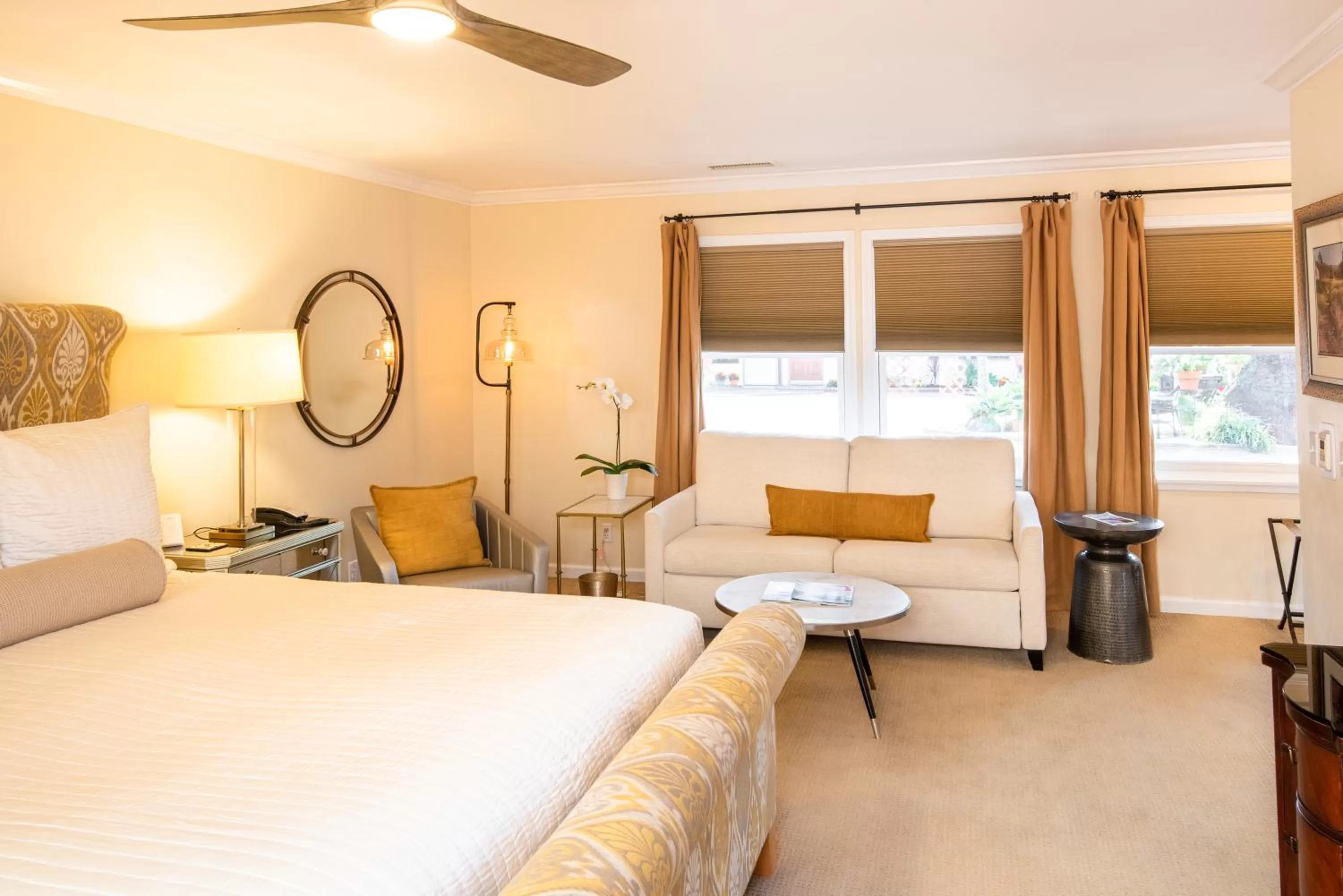 Photo of the whole room, Bed in Harbor House Inn