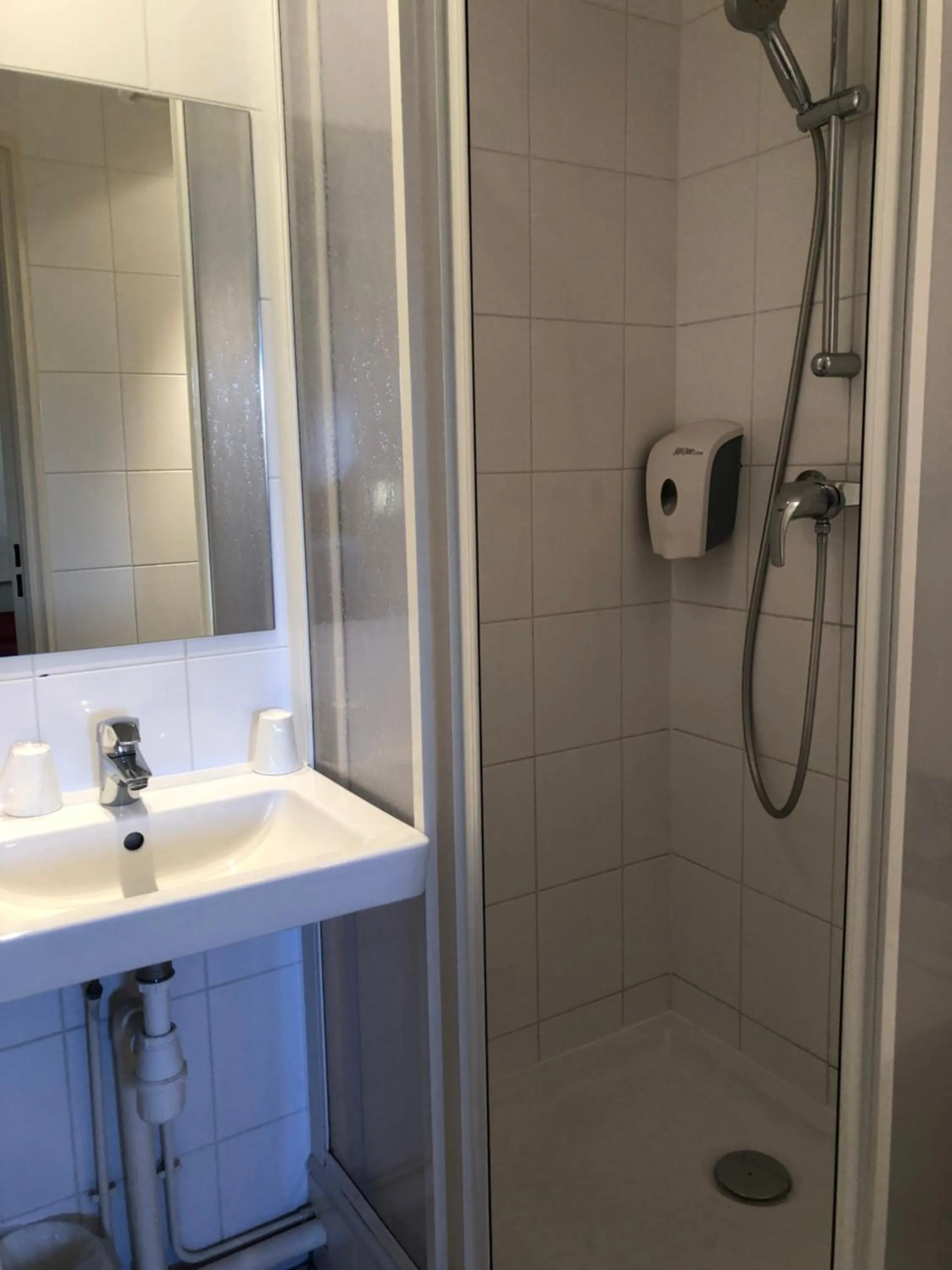 Bathroom in Premiere Classe Rungis - Orly