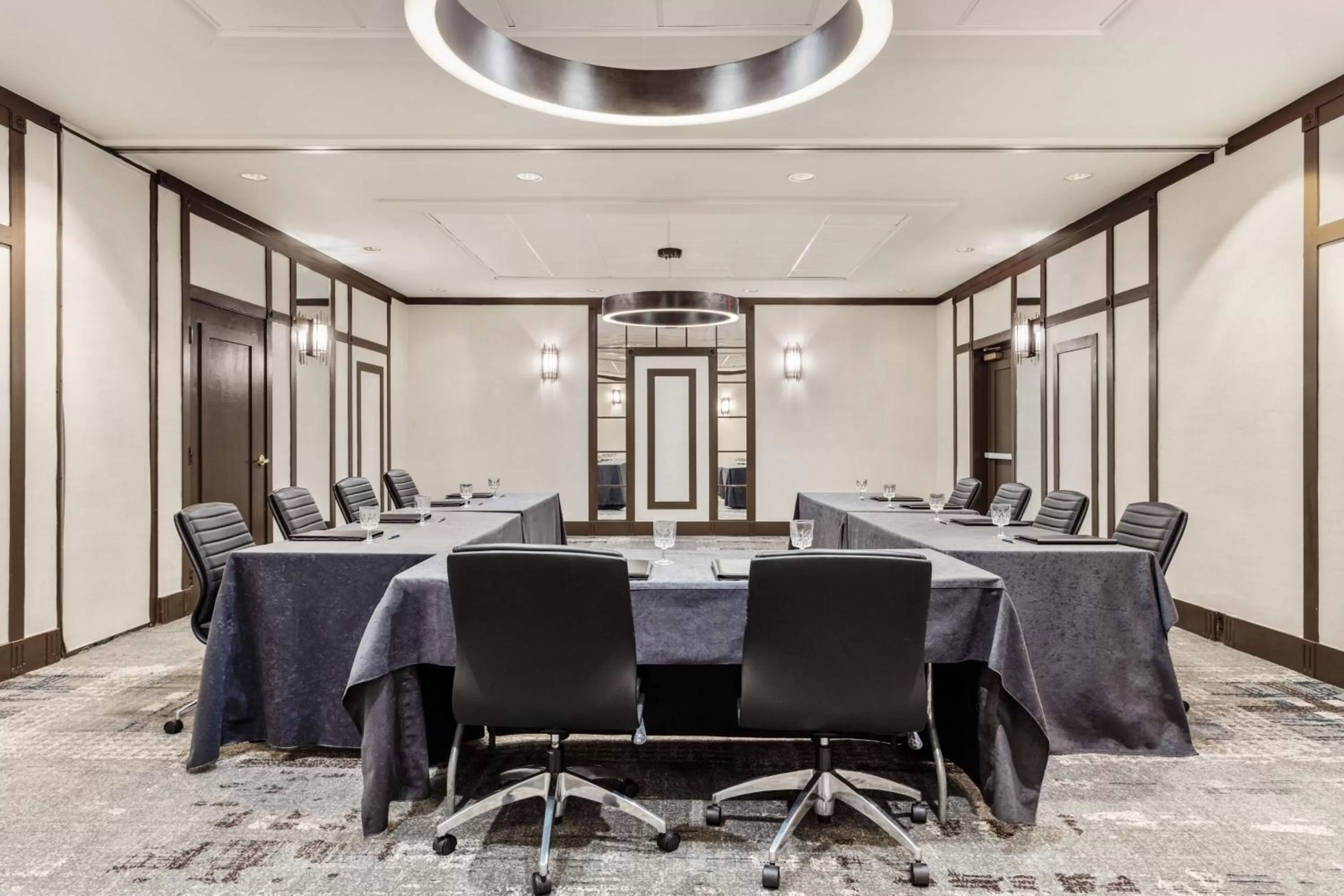 Meeting/conference room in Delta Hotels by Marriott Burlington