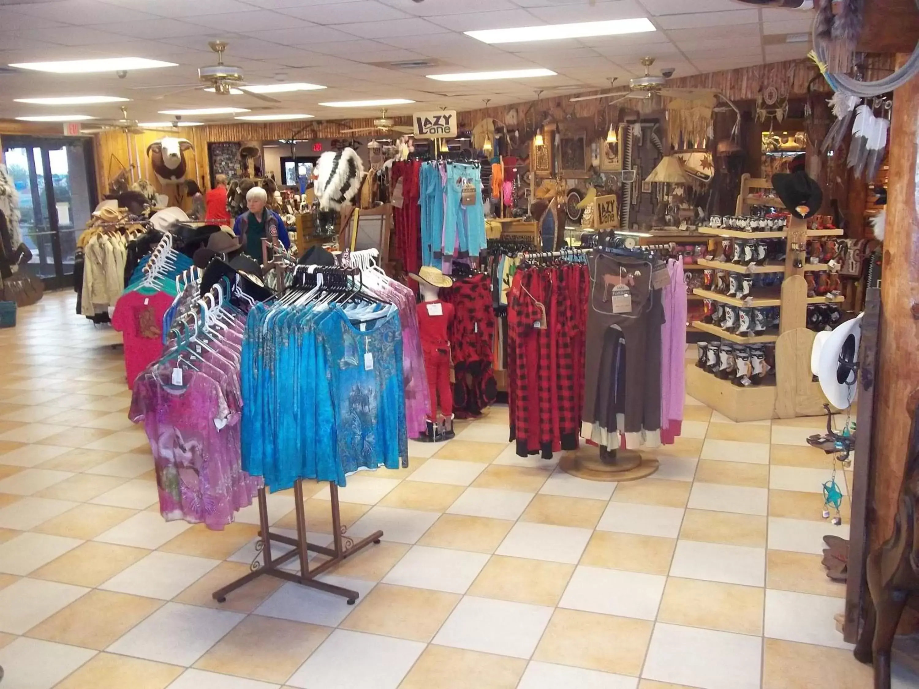 On-site shops in Grand Canyon Inn and Motel - South Rim Entrance