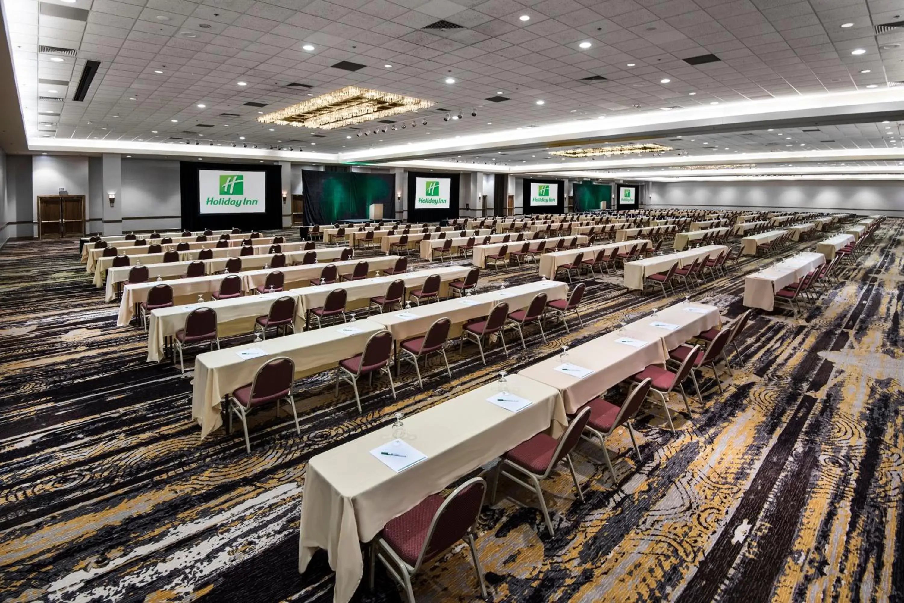 Meeting/conference room in Holiday Inn Springdale-Fayetteville Area, an IHG Hotel