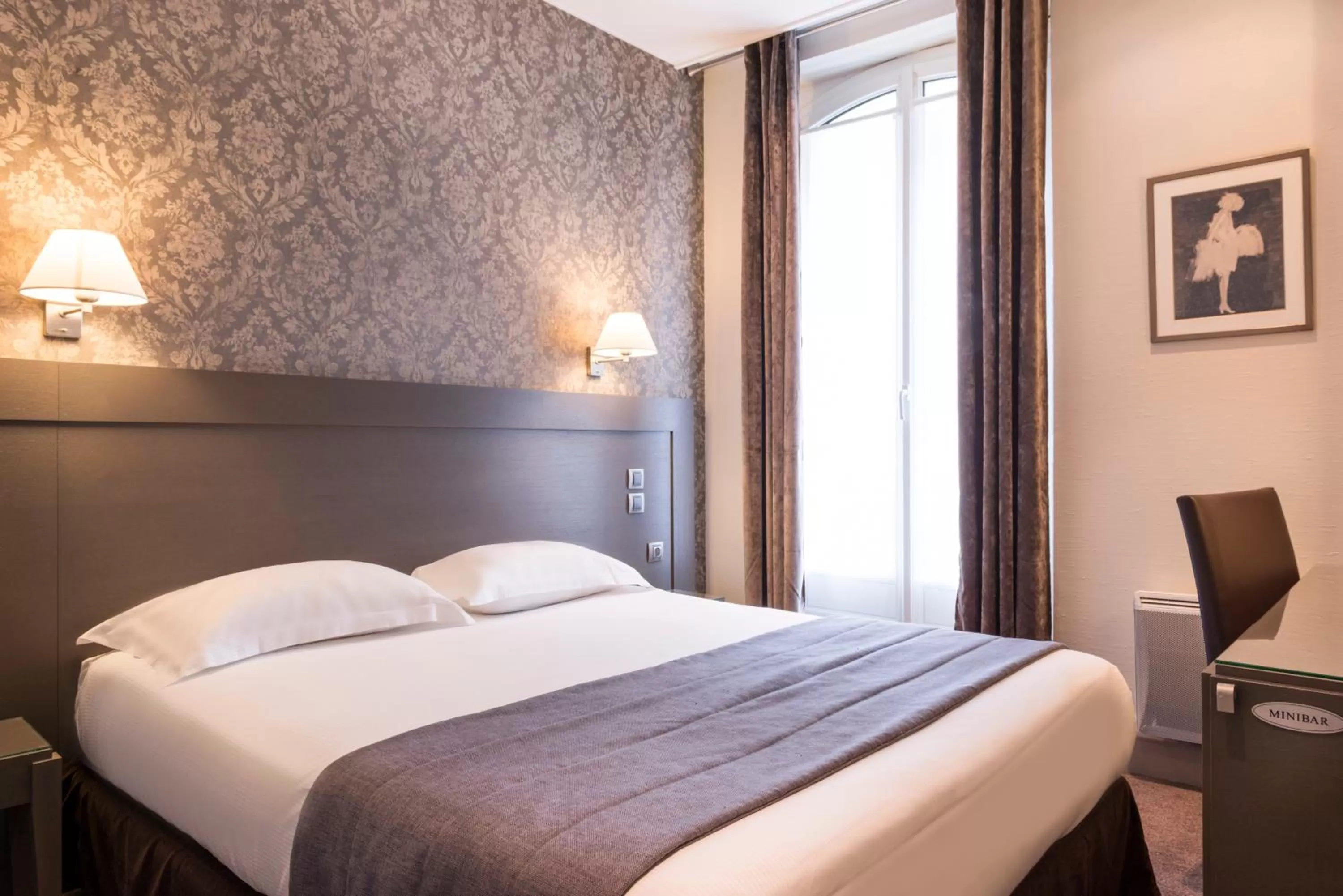 Photo of the whole room, Bed in Hôtel Volney Opéra