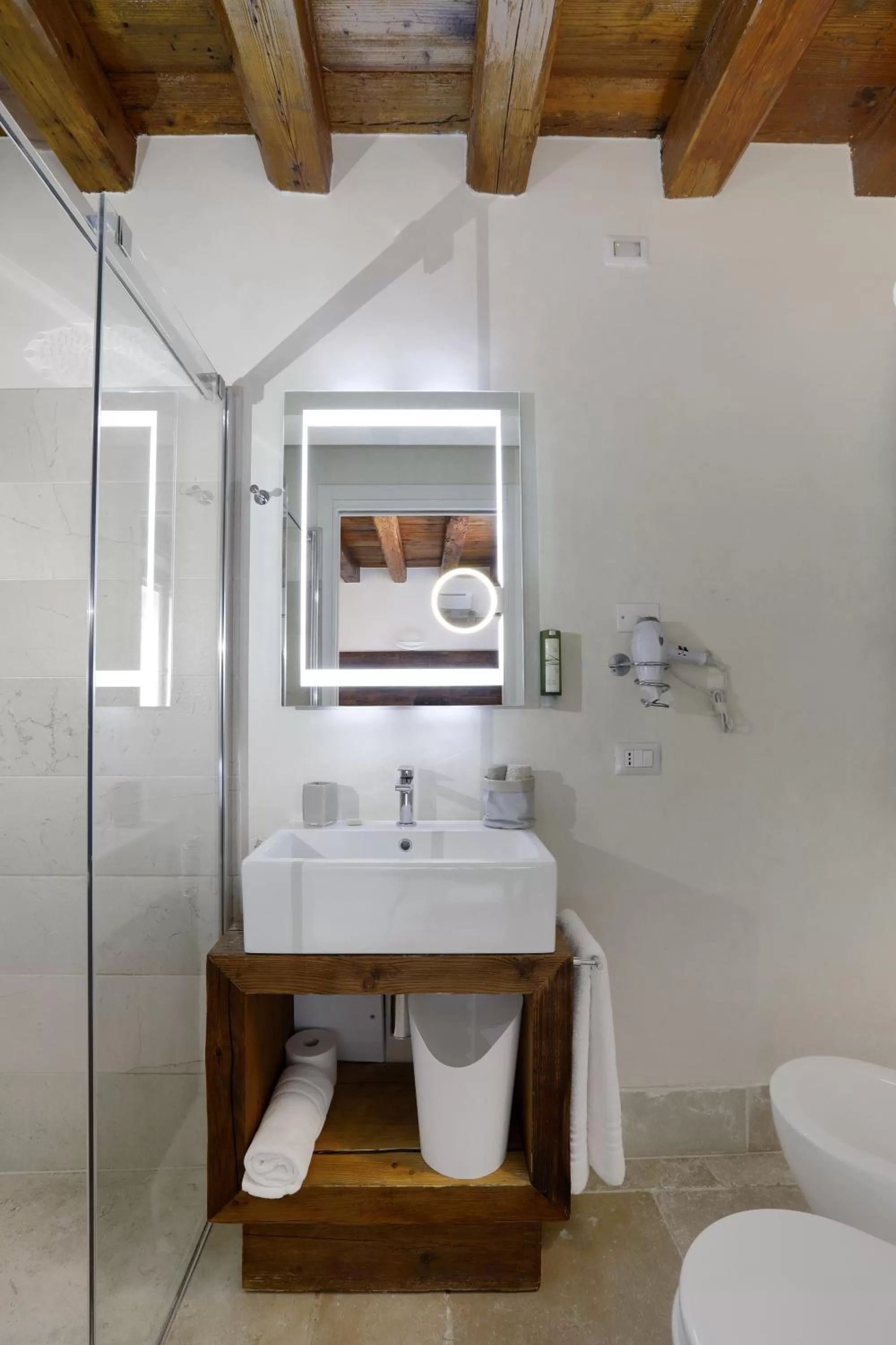 Shower in Hotel Antica Abbazia