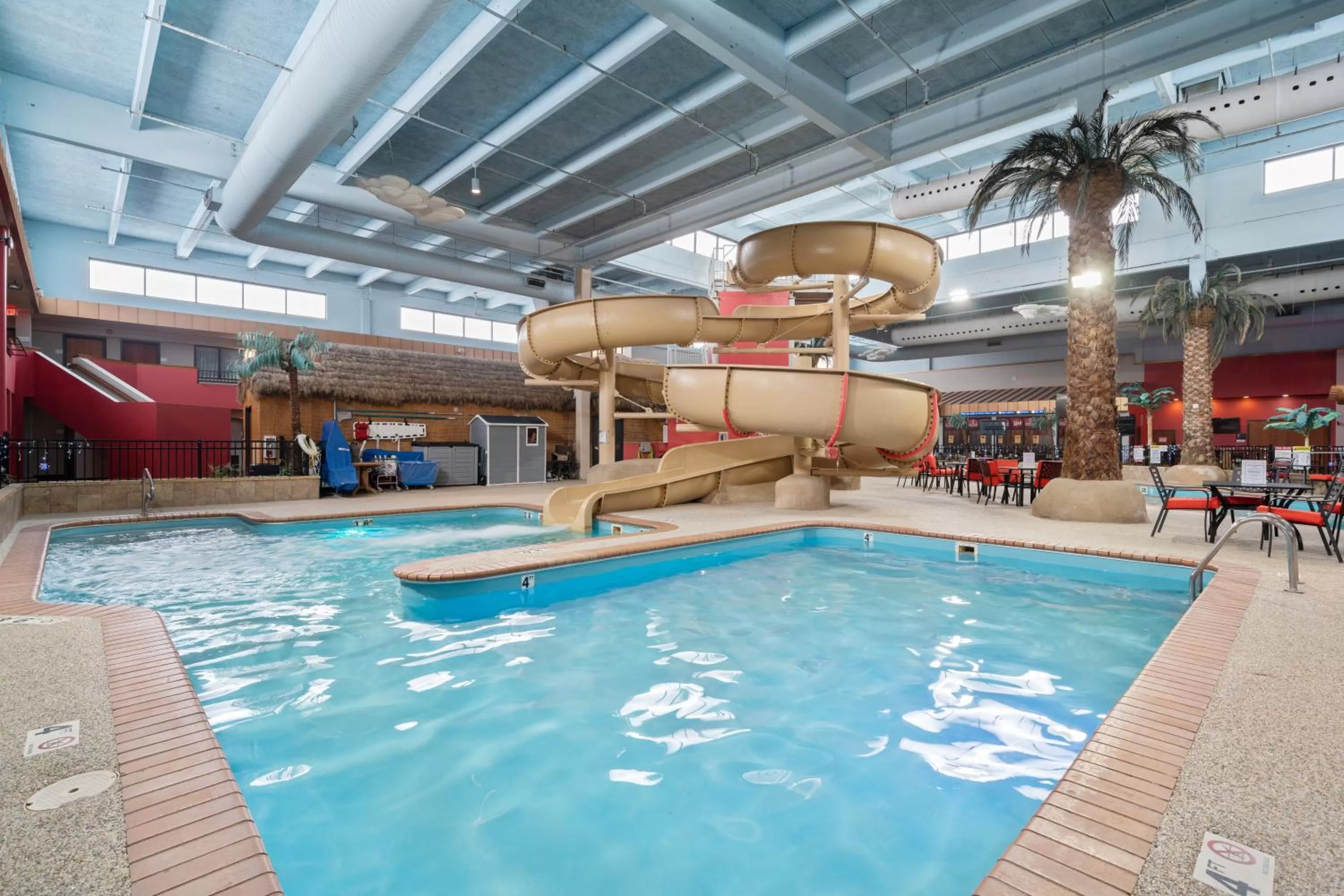 Aqua park in Ramada by Wyndham Sioux Falls Airport - Waterpark Resort & Event Center