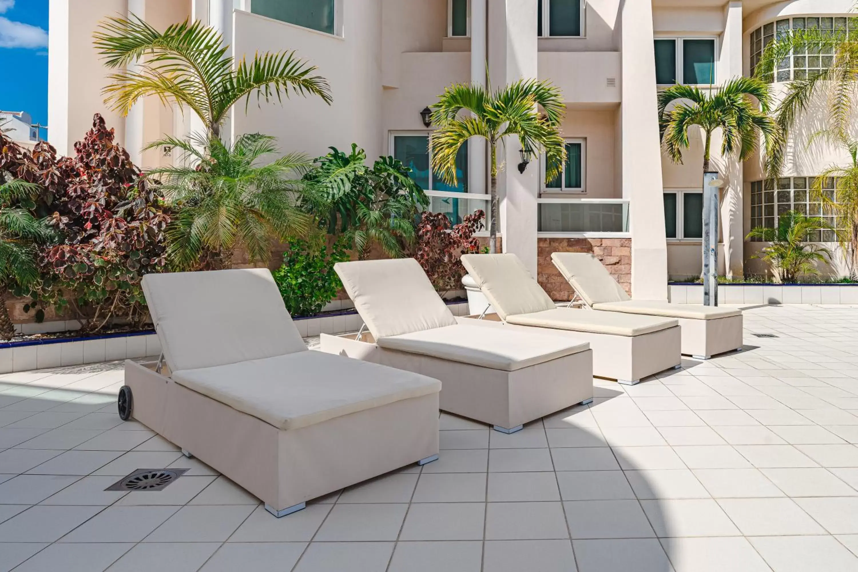 Swimming pool in Flamingo Suites Boutique Hotel