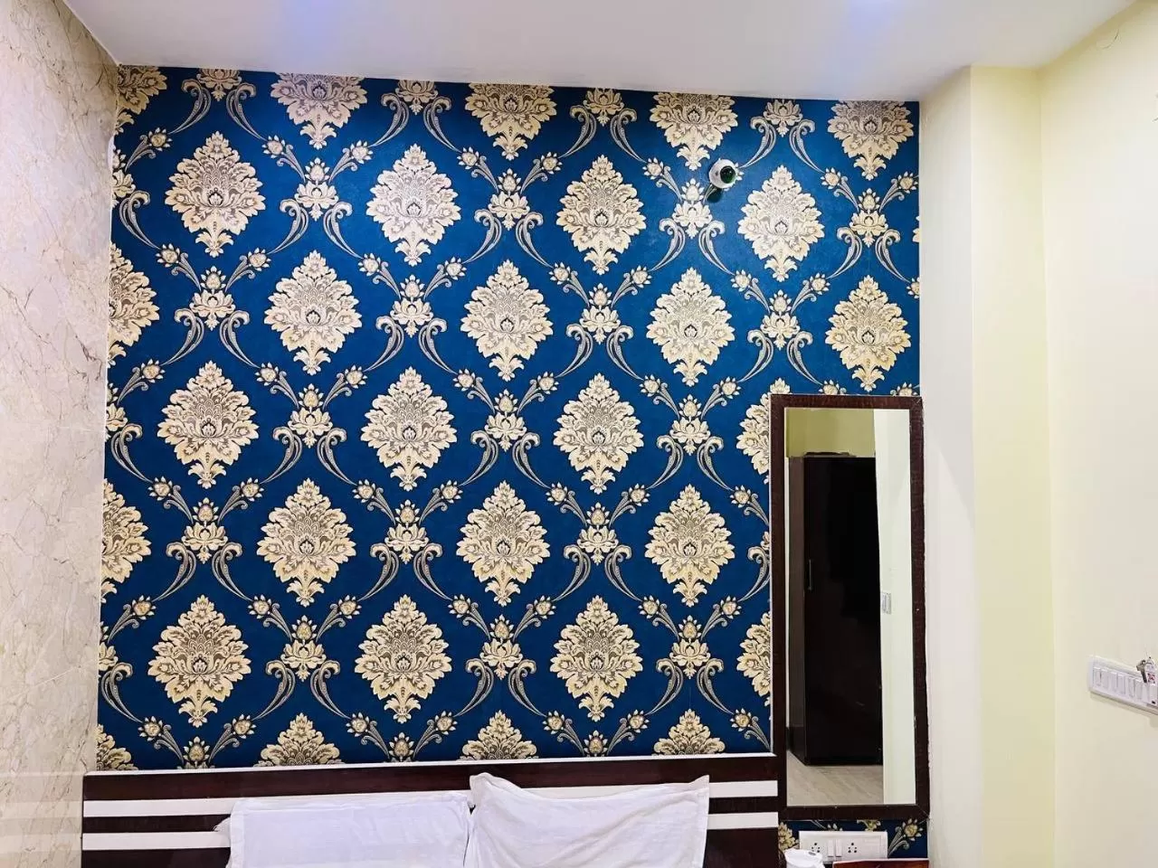 Bathroom in Hotel Airlines