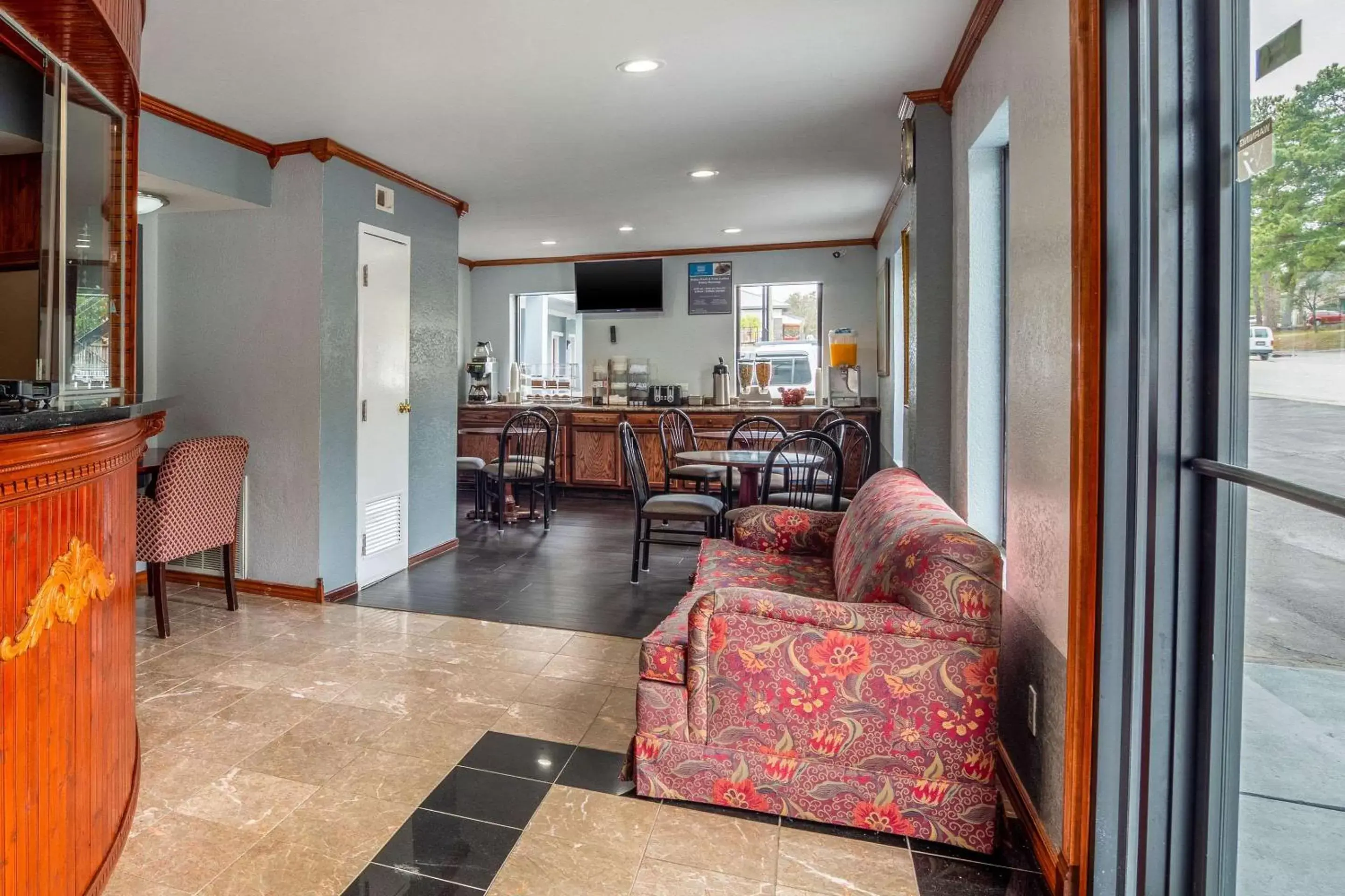 Lobby or reception in Rodeway Inn & Suites Fort Jackson