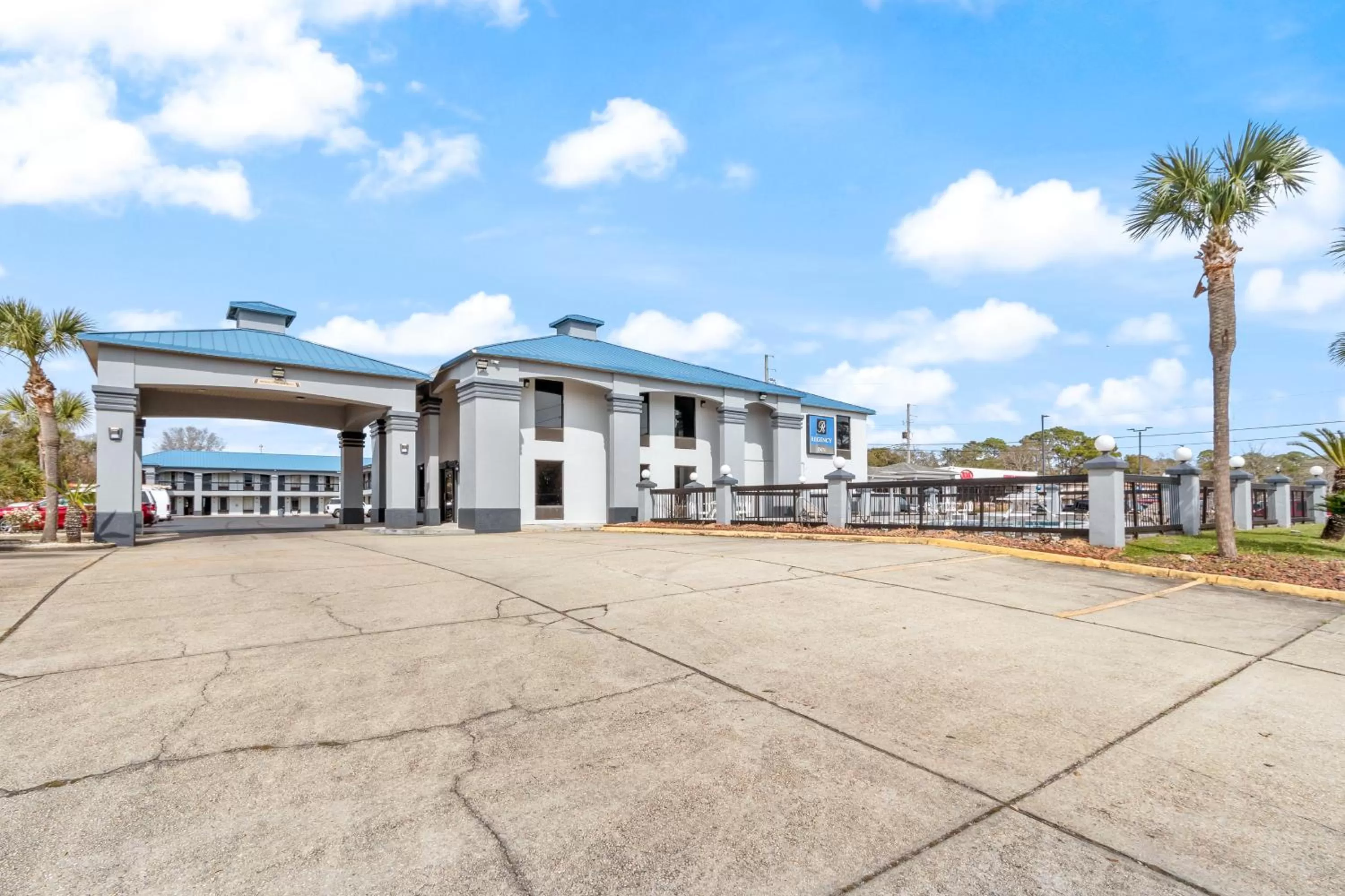 Property building in Regency Inn Near Boardwalk & Hurlburt Field
