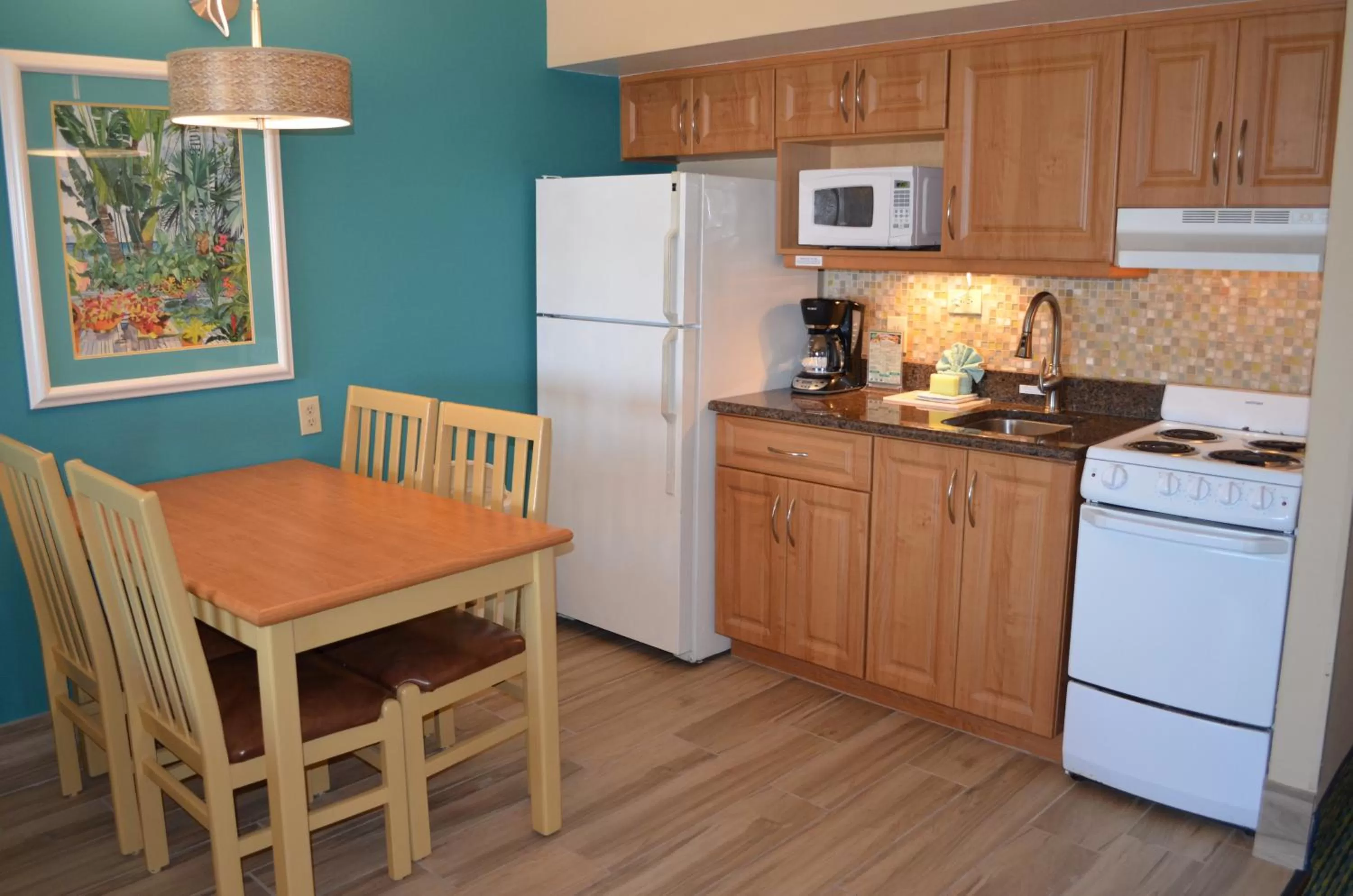 Kitchen or kitchenette in Sun Viking Lodge - Daytona Beach