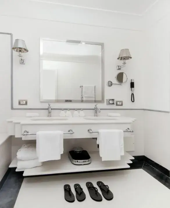 Bathroom, Kitchen/Kitchenette in Hotel Villa Franca