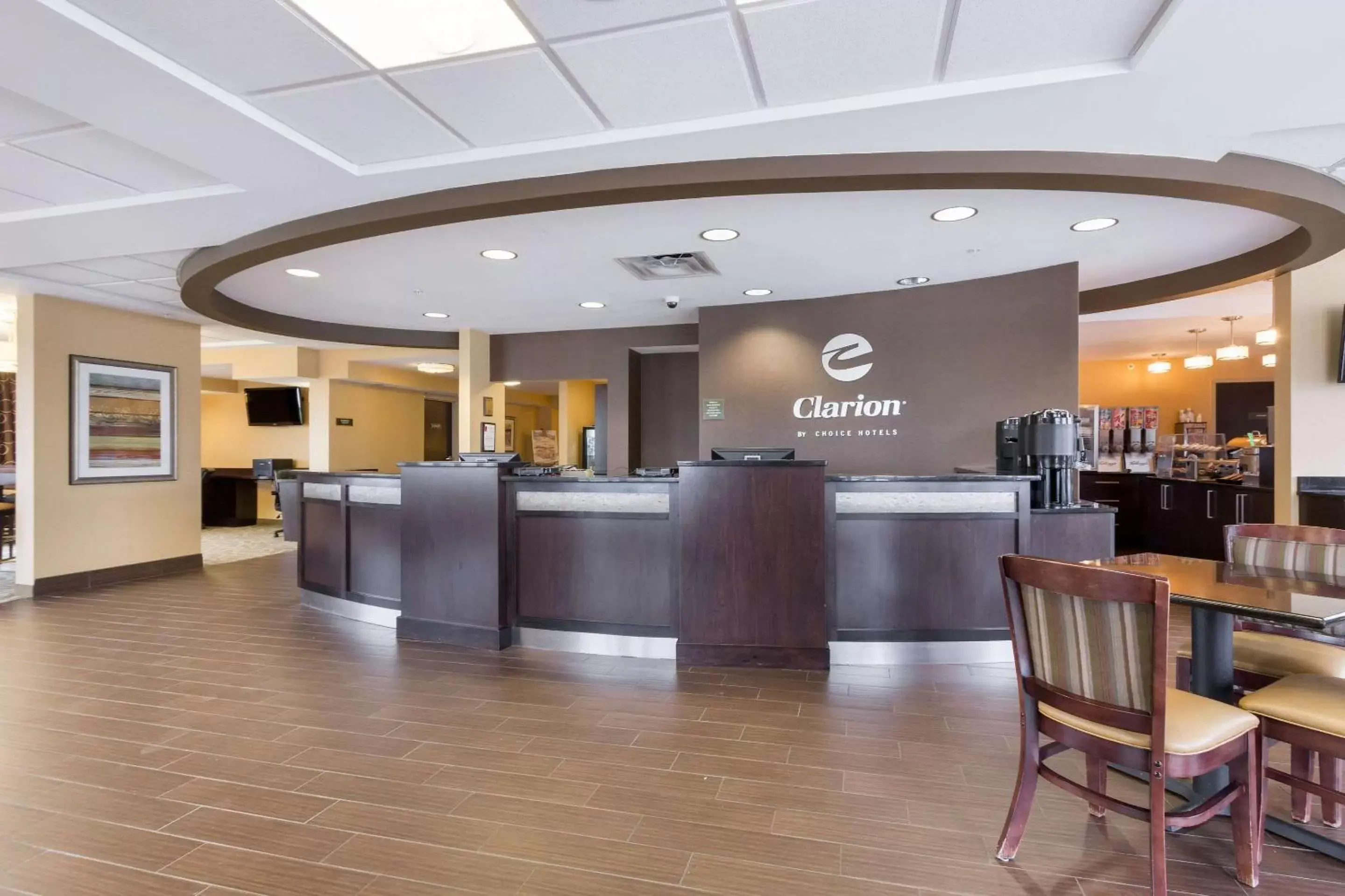 Lobby or reception in Clarion Hotel Beachwood-Cleveland
