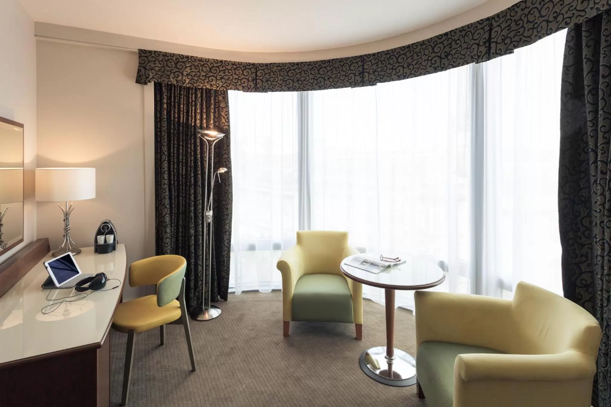 Seating area in Mercure Sheffield St Paul's Hotel & Spa