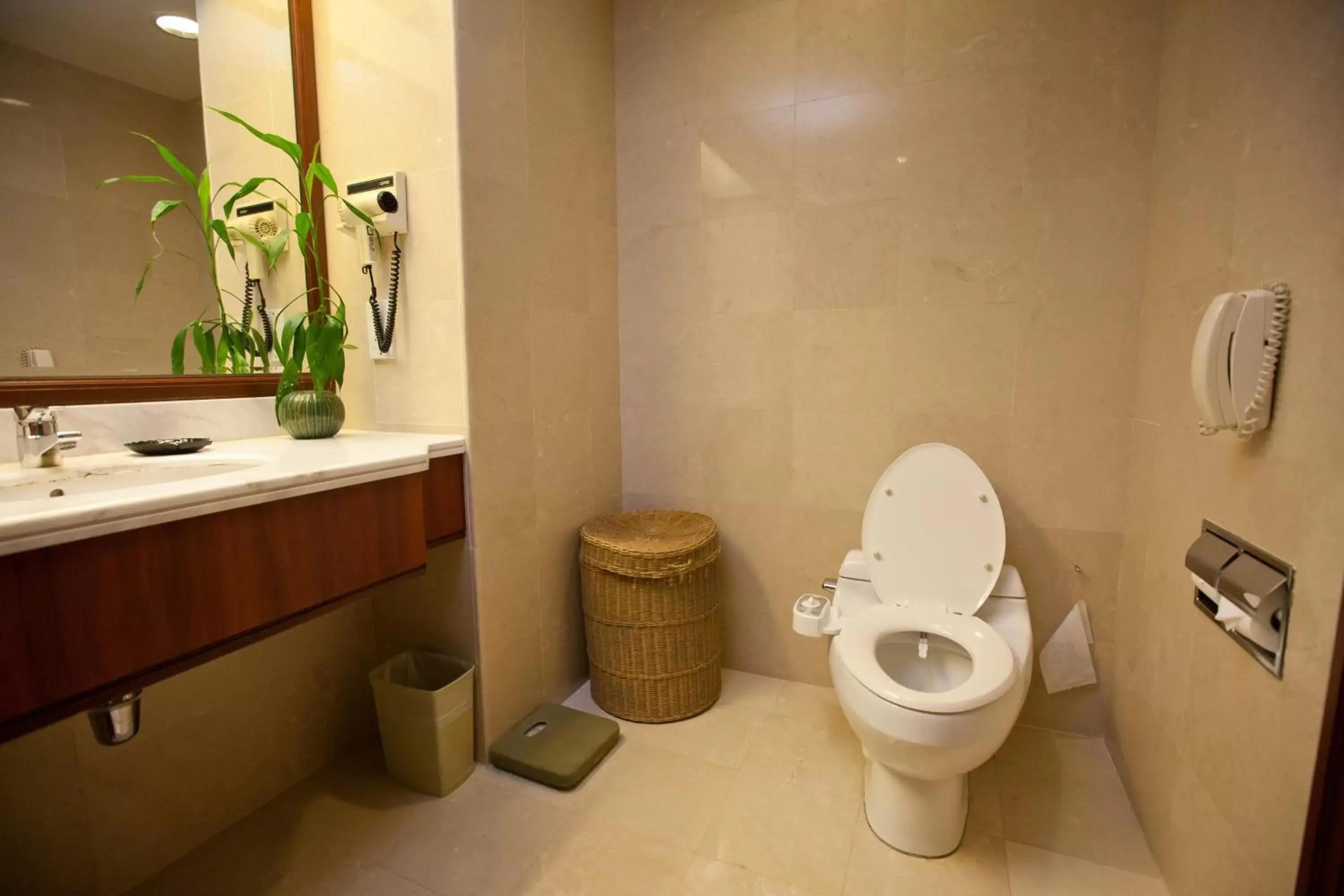 Bathroom in Evergreen Laurel Hotel Penang