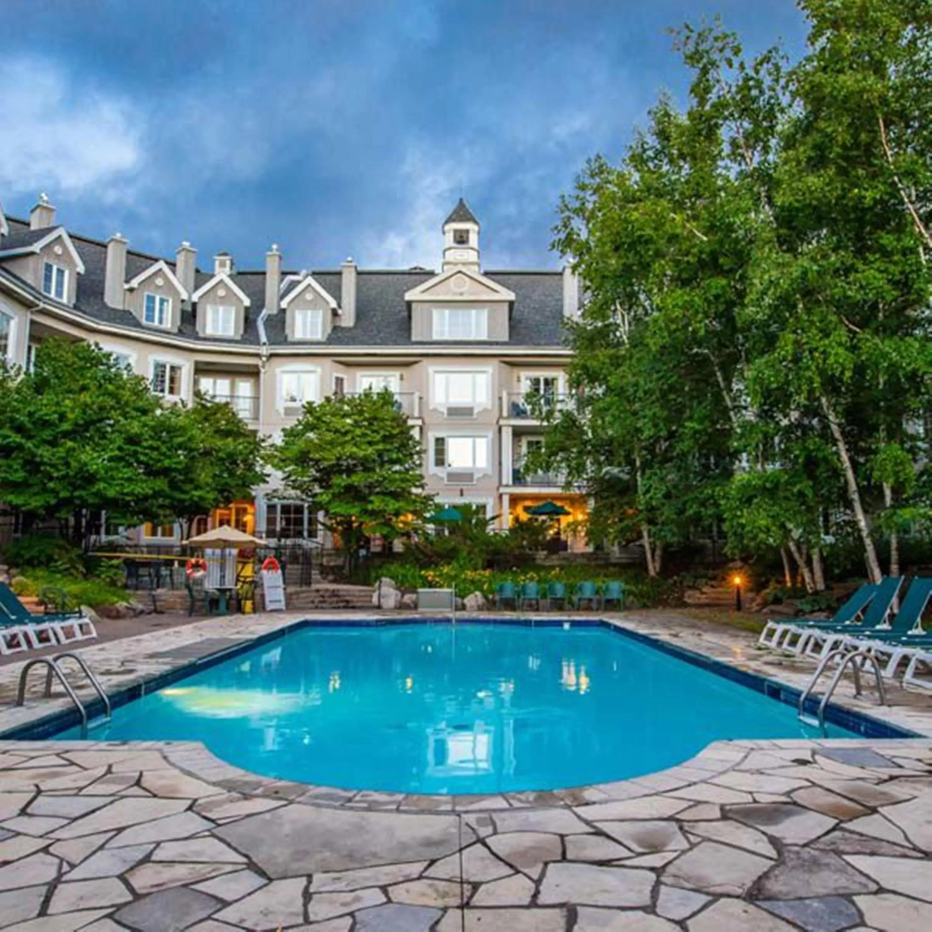 Swimming Pool in Holiday Inn Express & Suites Tremblant, an IHG Hotel