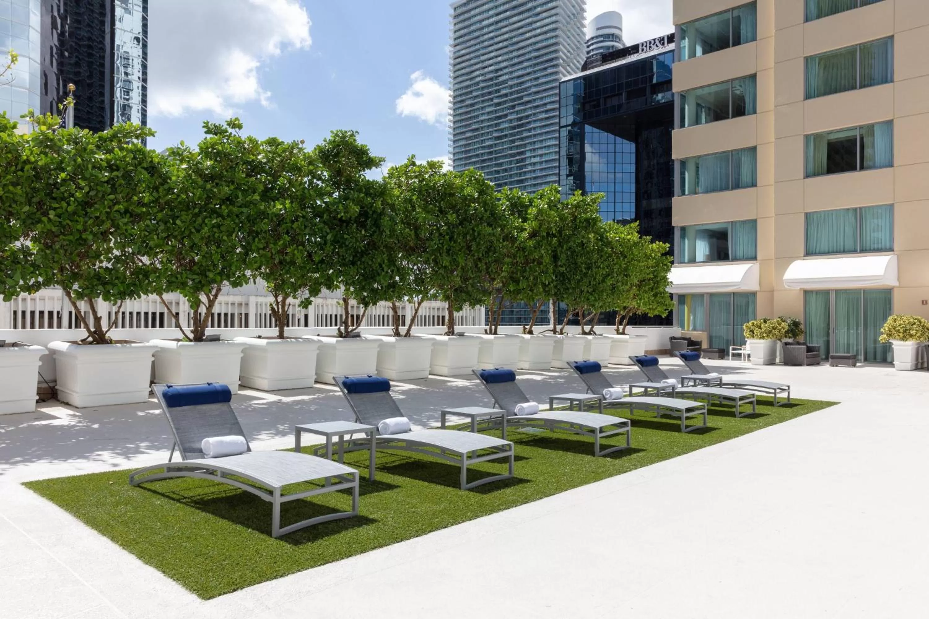 Swimming pool in JW Marriott Miami