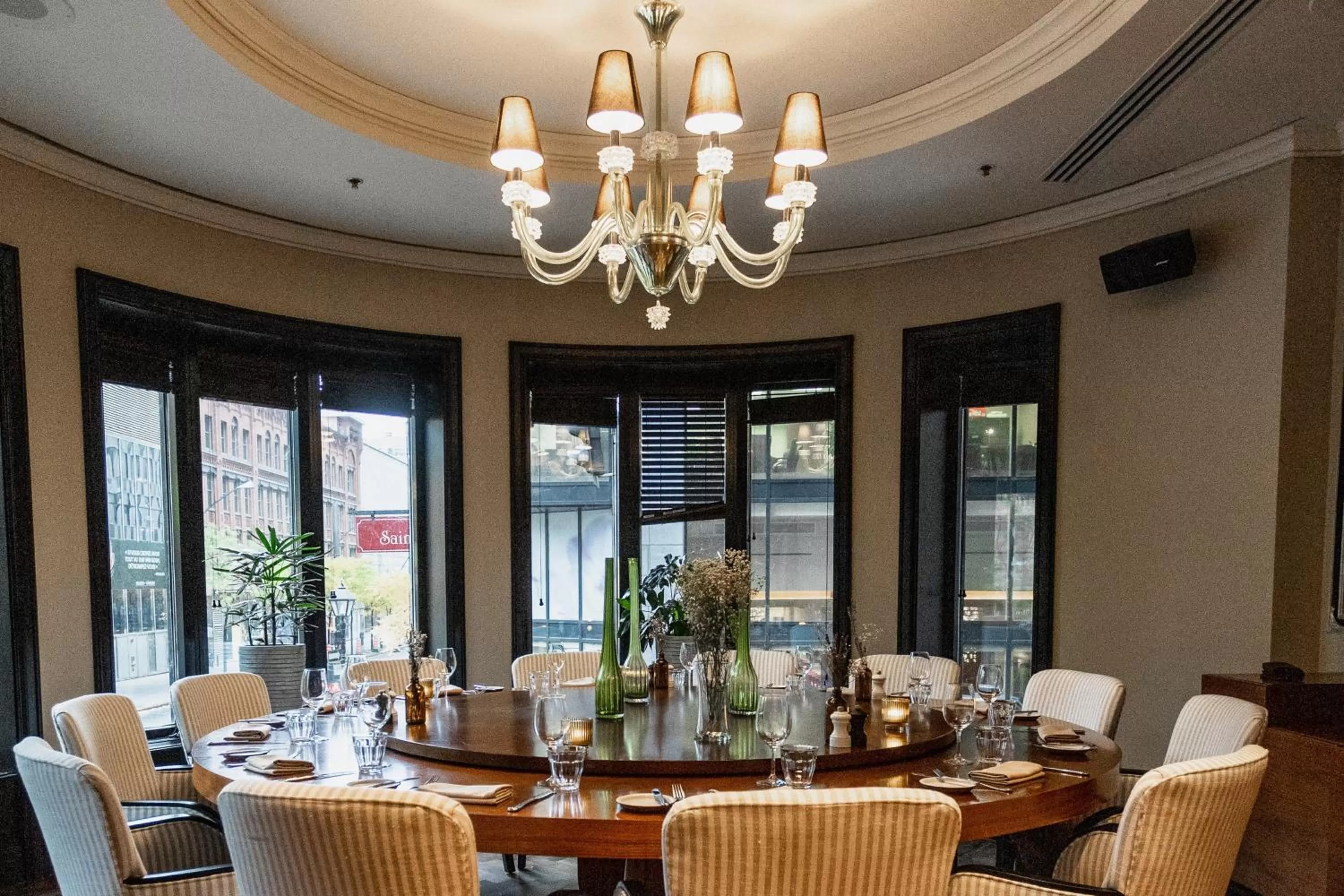 Restaurant/places to eat in InterContinental Montreal by IHG