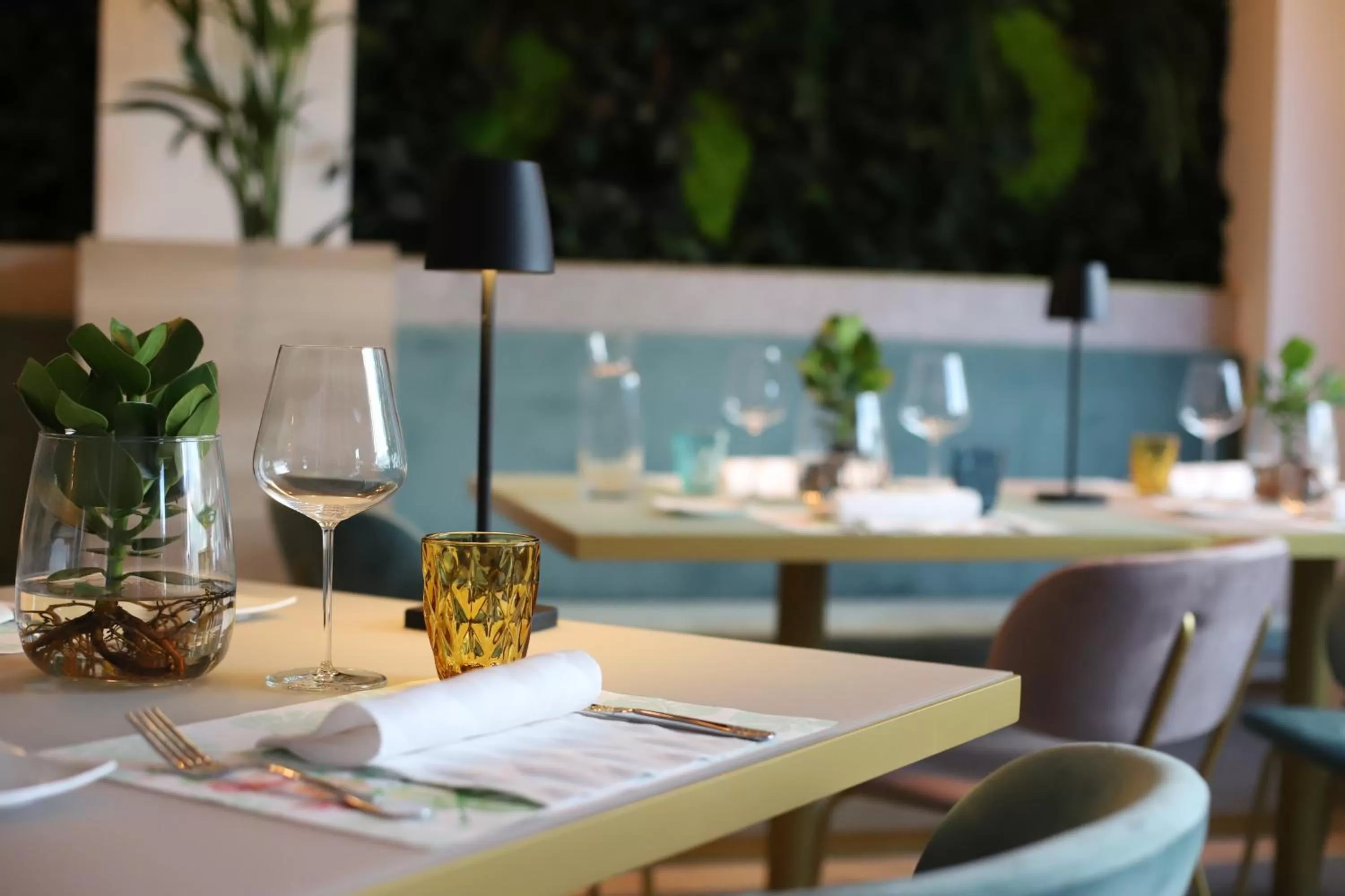 Restaurant/places to eat in LUXURY SUITES ROCOPOM - Lake Front