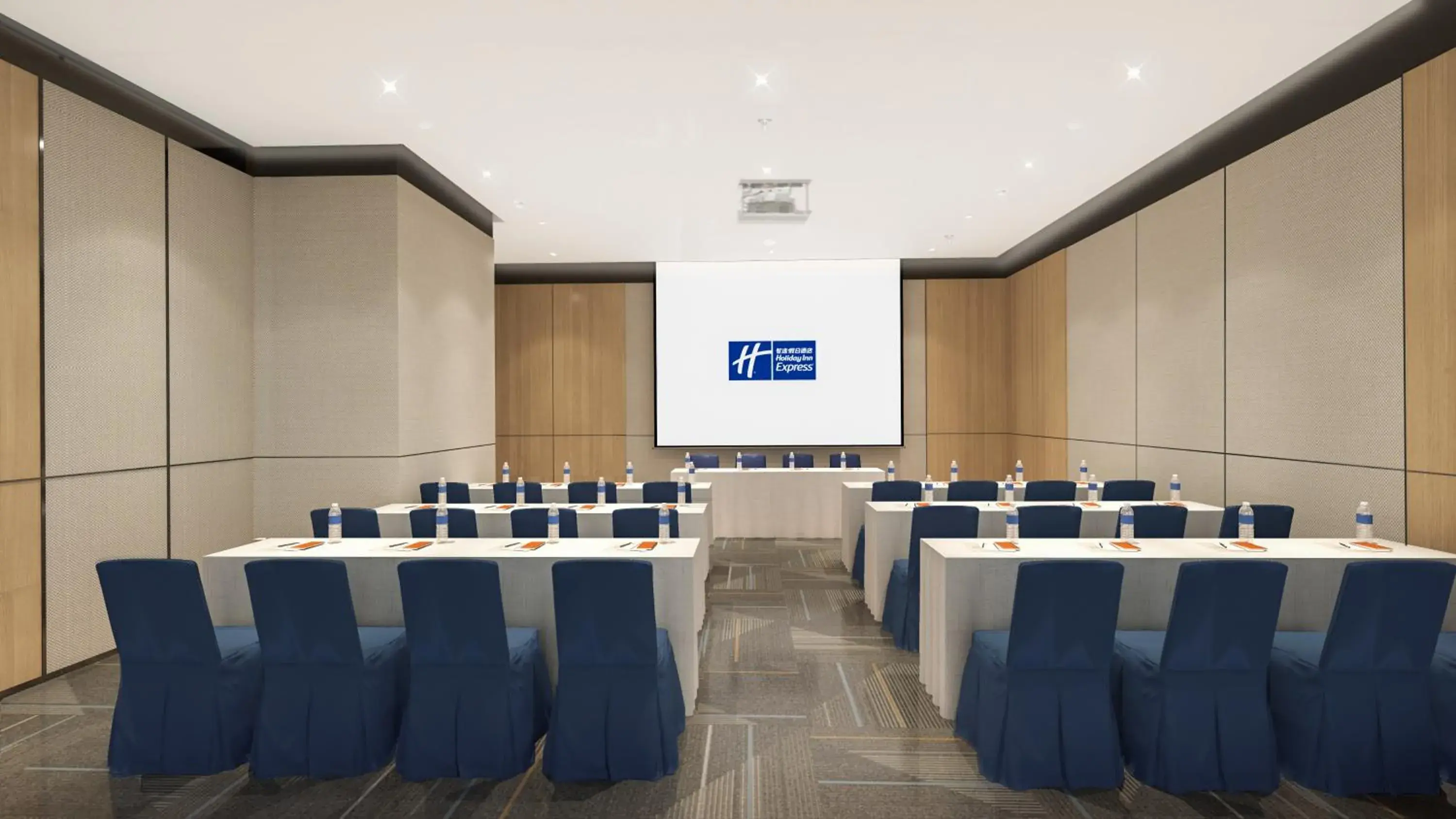 Business facilities in Holiday Inn Express Chongqing Caiyun Lake, an IHG Hotel