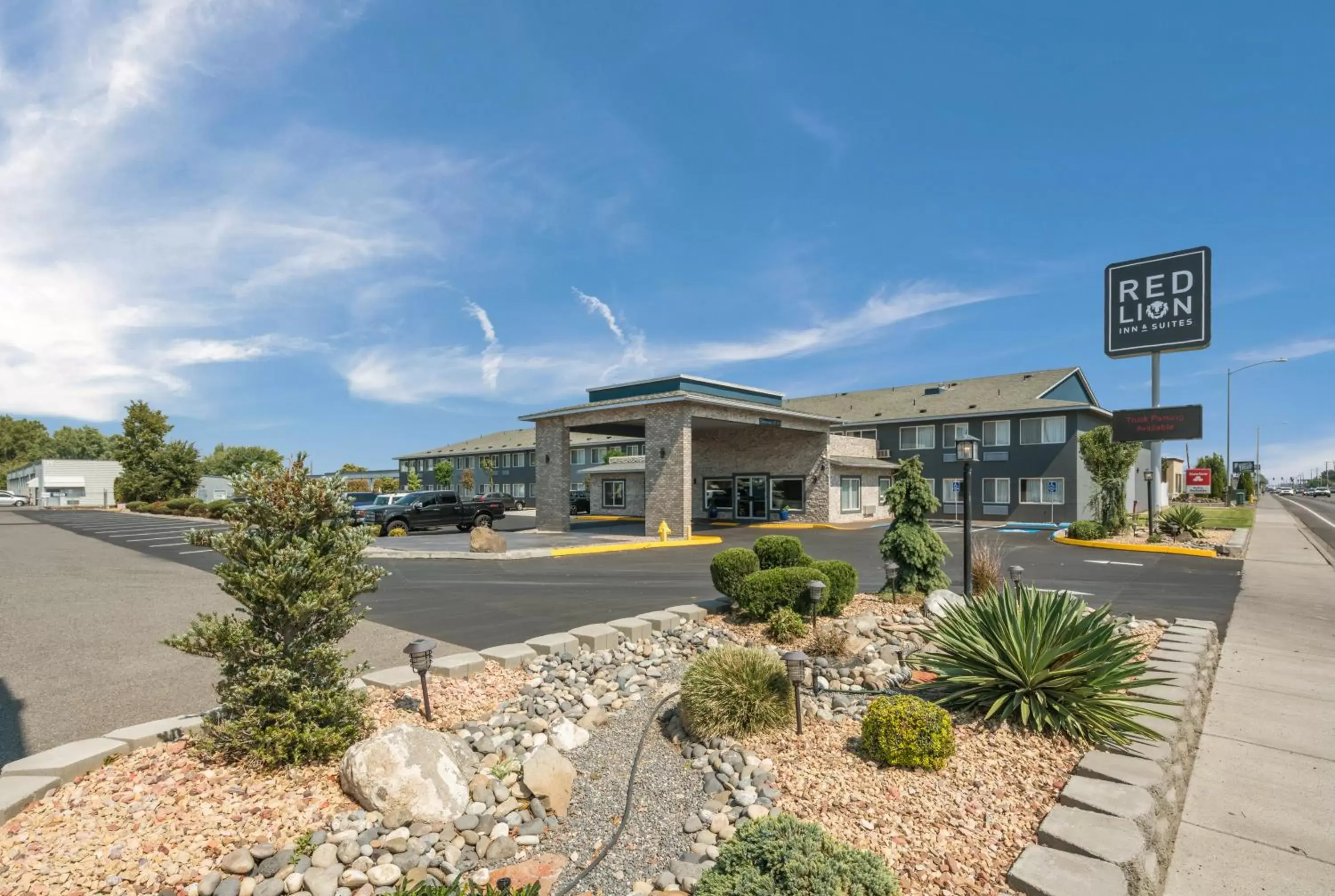 Property Building in Red Lion Inn & Suites Kennewick Tri-Cities