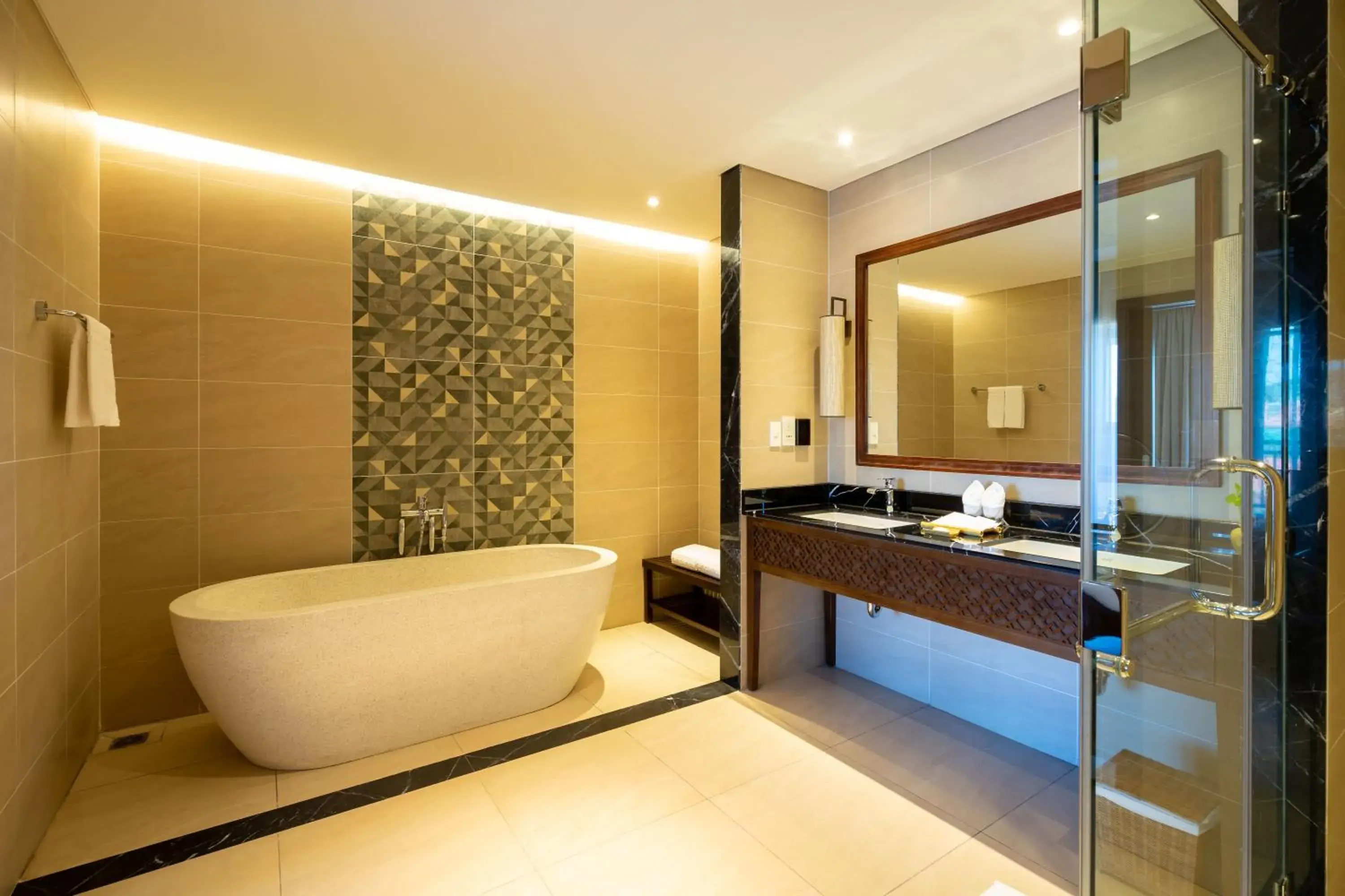 Shower, Bathroom in Pandanus Resort