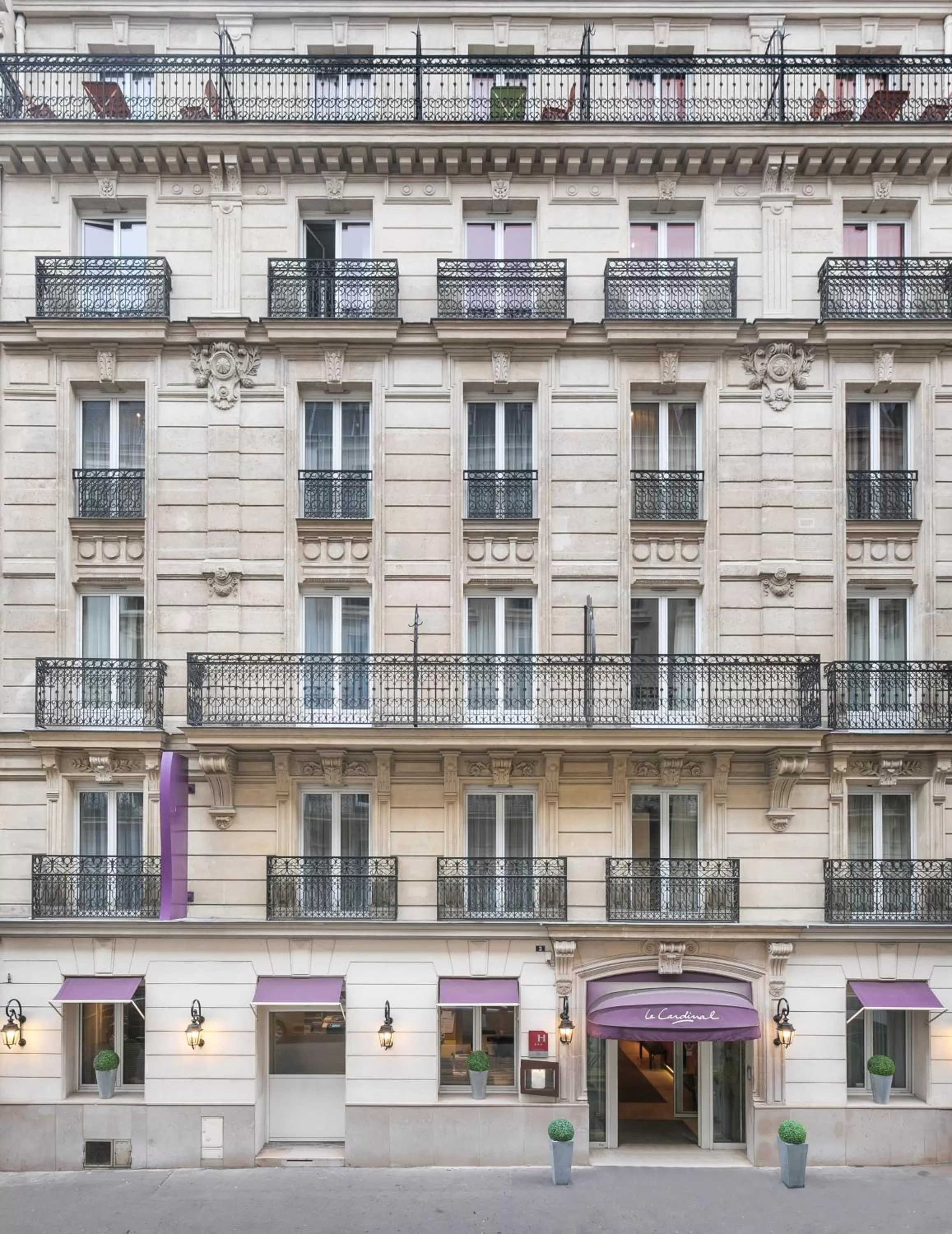 Property building in Hôtel Le Cardinal