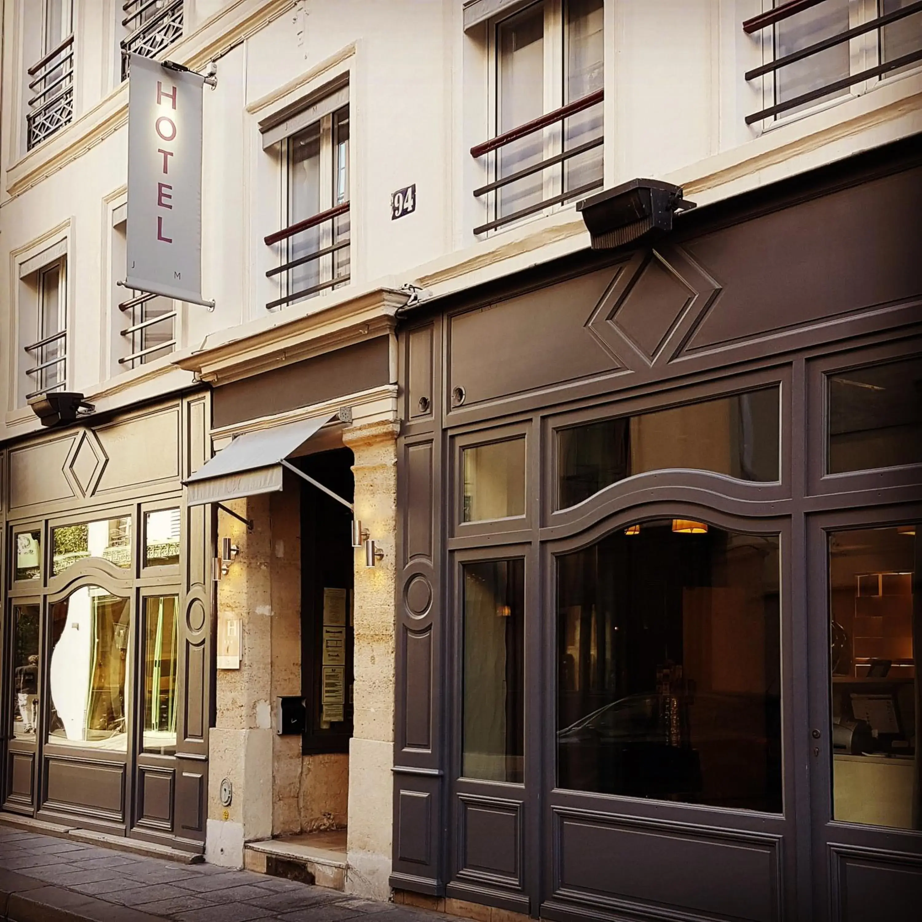 Facade/entrance in Hôtel Jacques De Molay