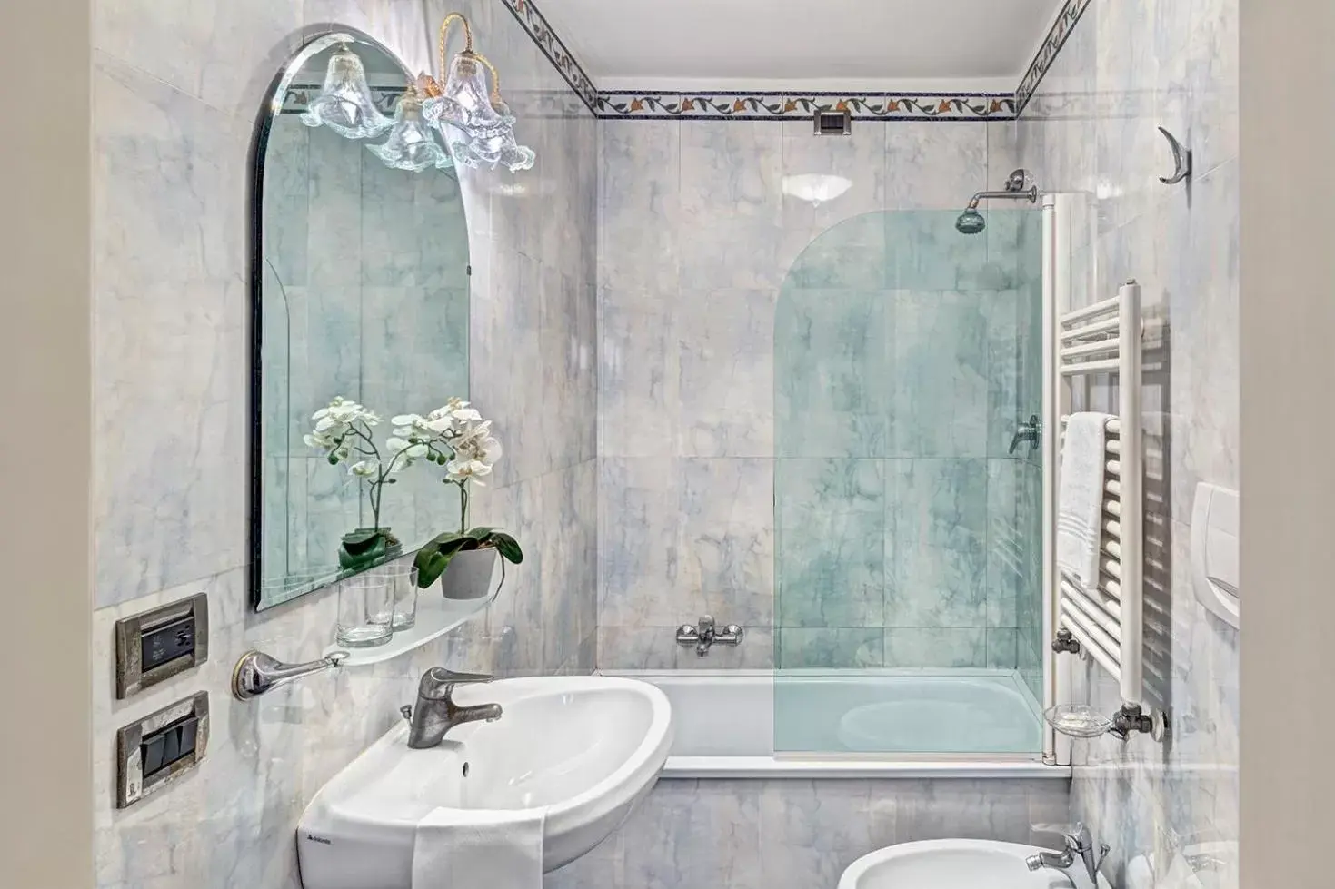 Family Room with Canal View in Hotel Tre Archi Family Room with Canal View in Hotel Tre Archi