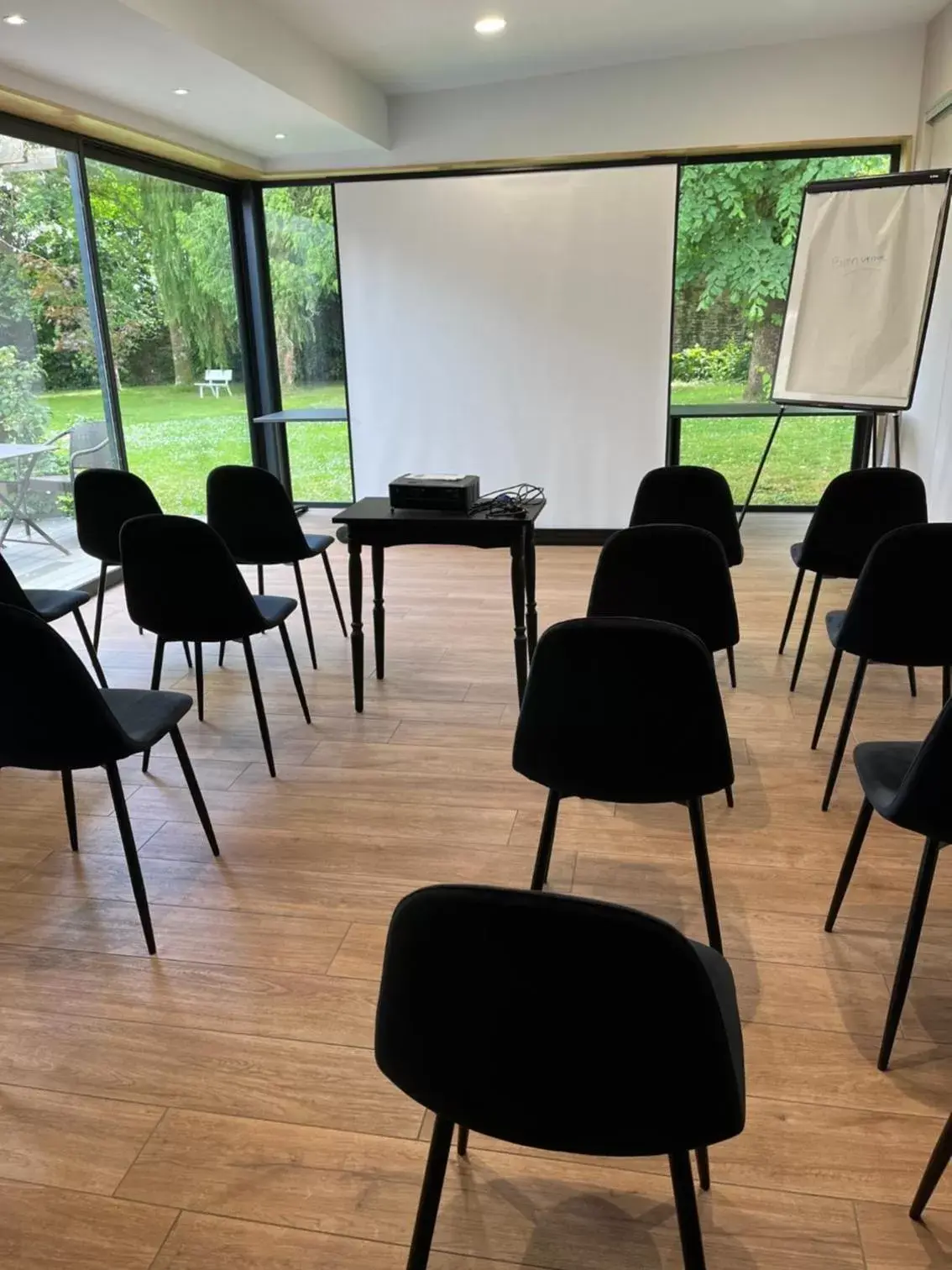 Meeting/conference room in Le Clos Du Pontic Logis et Cit'Hotel