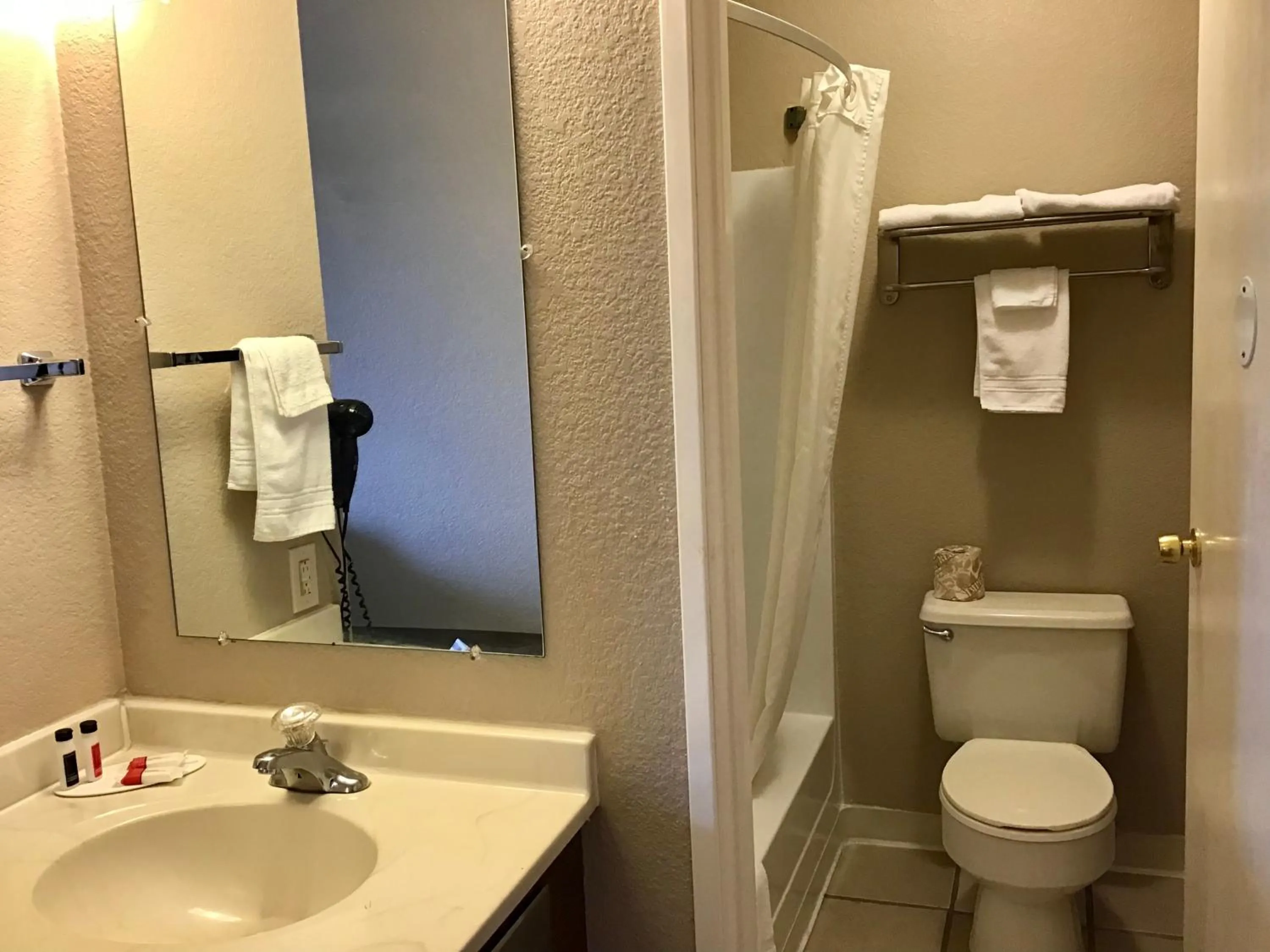 Bathroom in Super 8 by Wyndham Helena