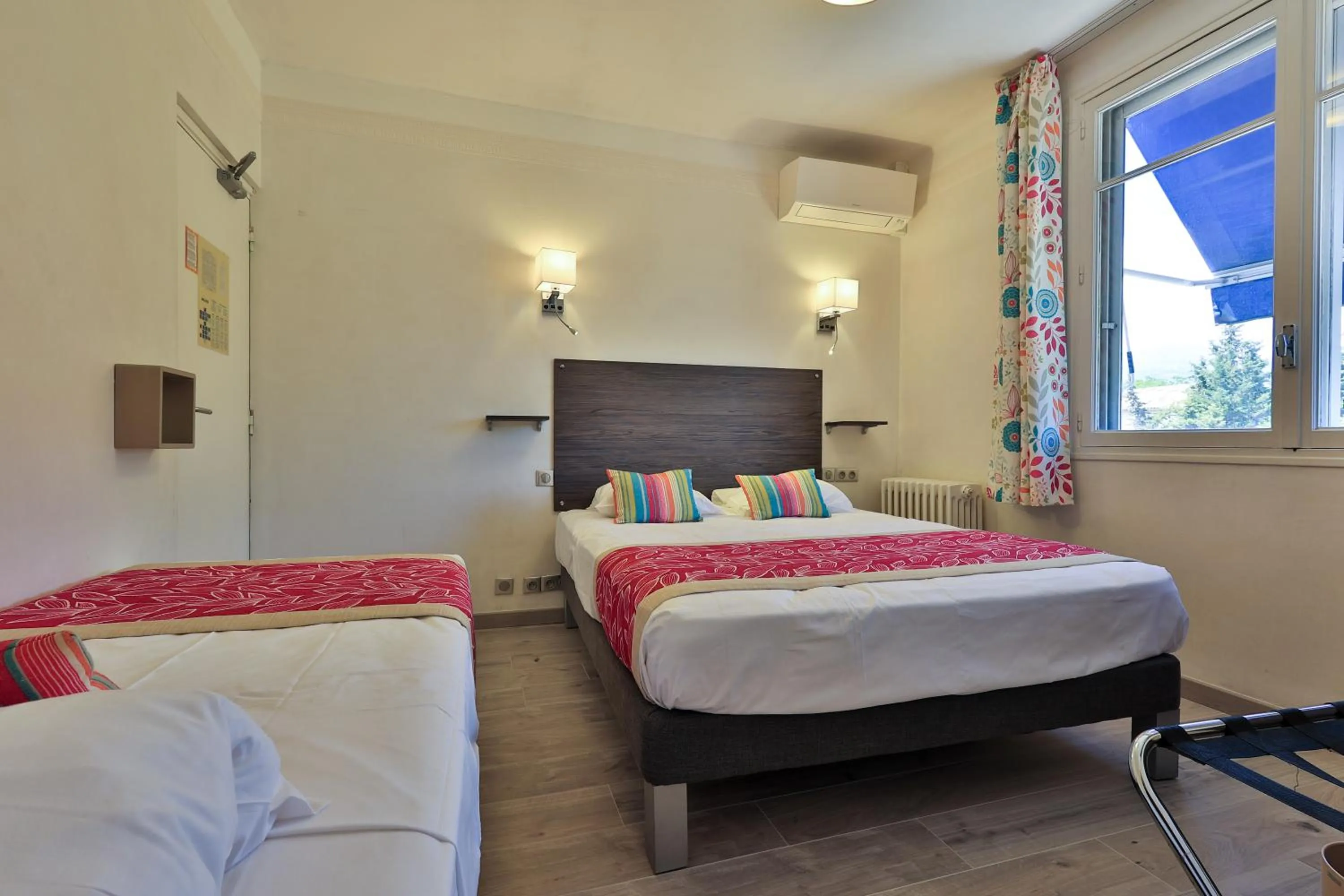 Bedroom in Hotel Cayrons Vence & St Paul de Vence