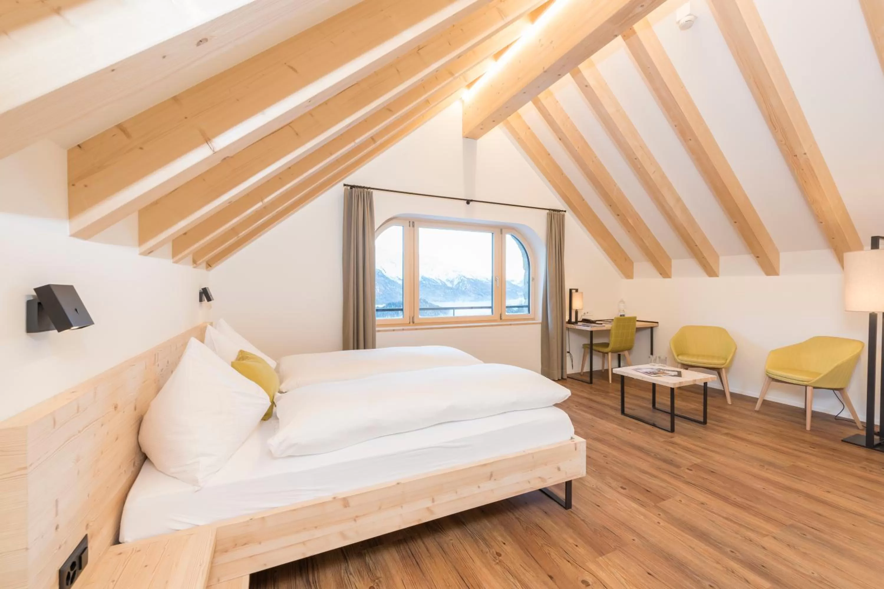 Photo of the whole room, Bed in Berghotel Randolins