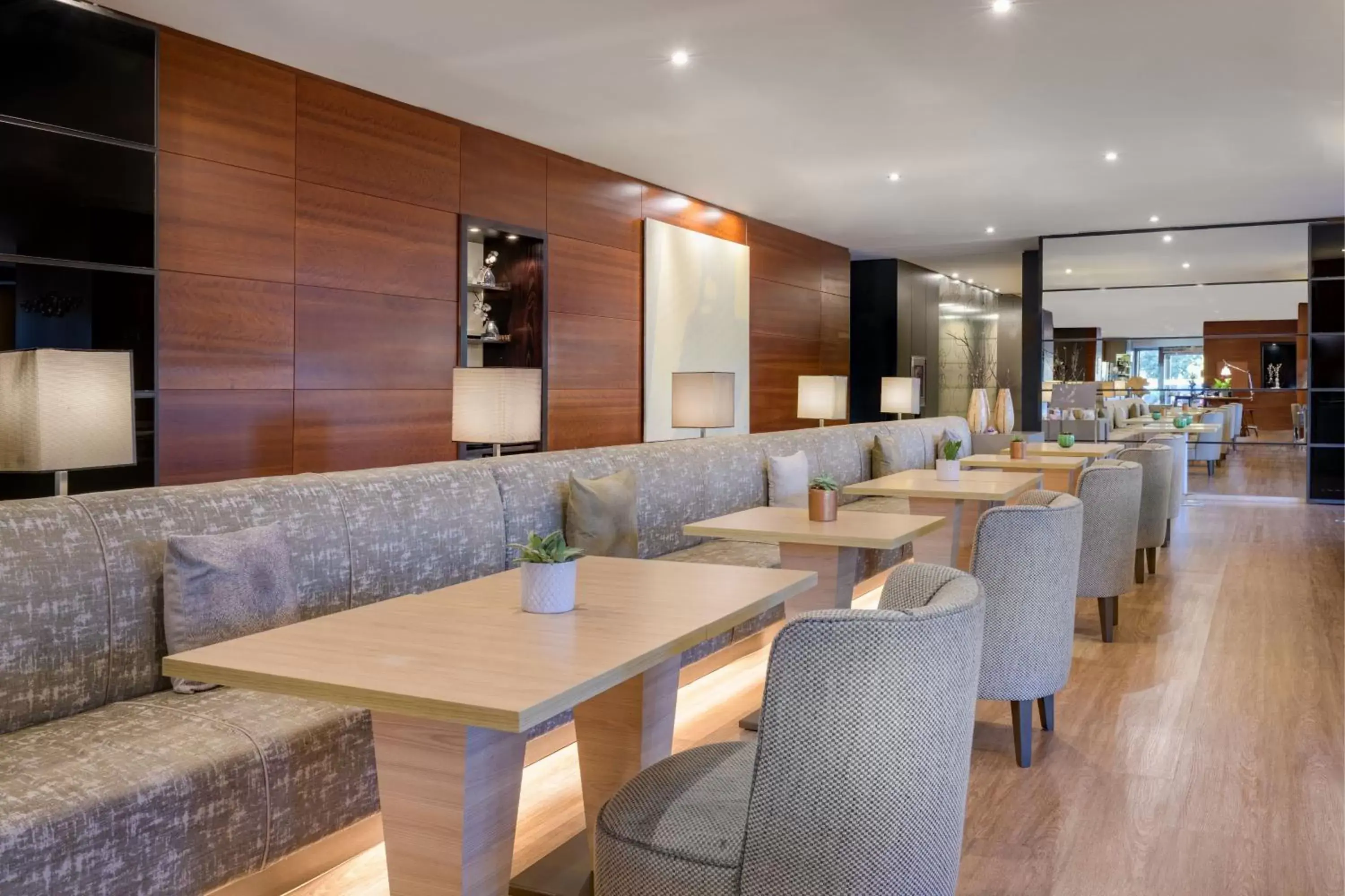 Lounge or bar, Restaurant/Places to Eat in AC Hotel Murcia by Marriott