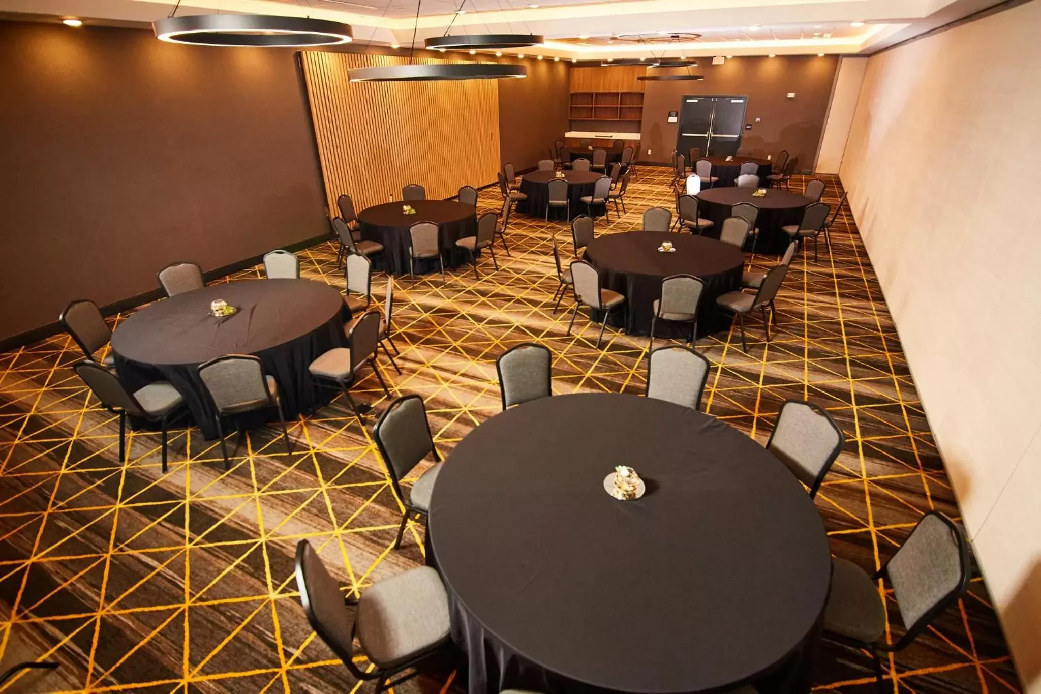 Meeting/conference room, Restaurant/Places to Eat in Holiday Inn - Fort Worth - Alliance, an IHG Hotel