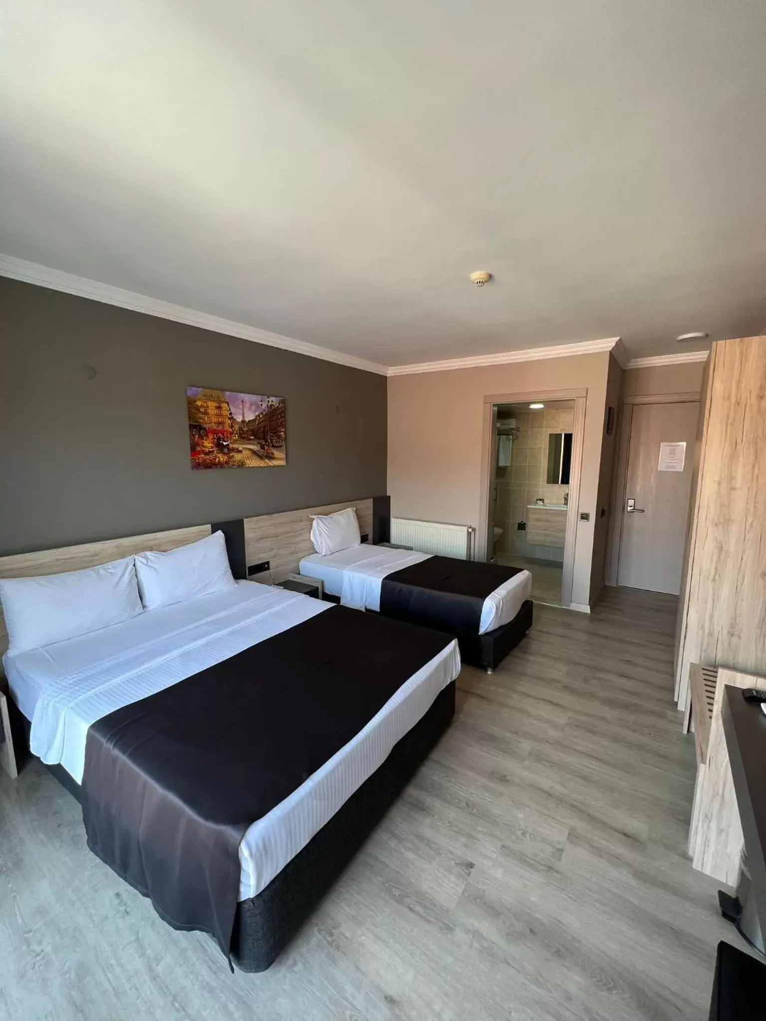 Triple Room with City View in Grand Faik Hotel Triple Room with City View in Grand Faik Hotel