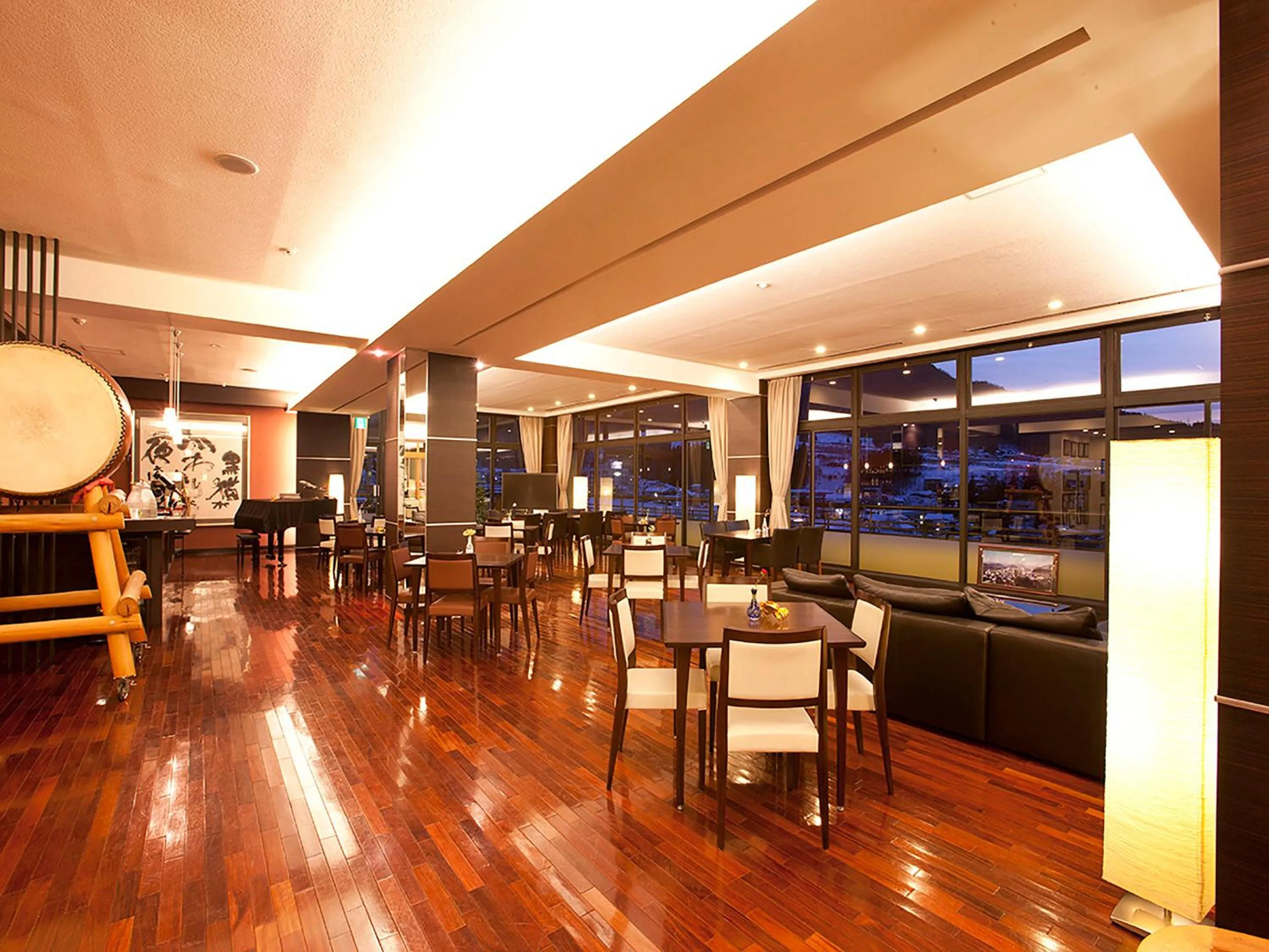 Communal lounge/ TV room in Ryokan Biyunoyado