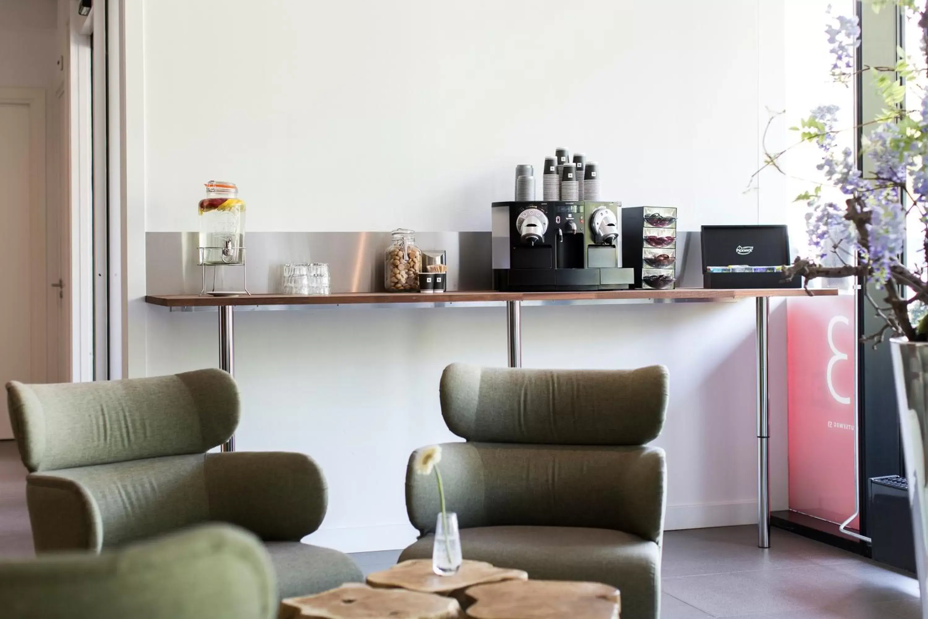 Coffee/tea facilities in Babylon Hotel Den Haag
