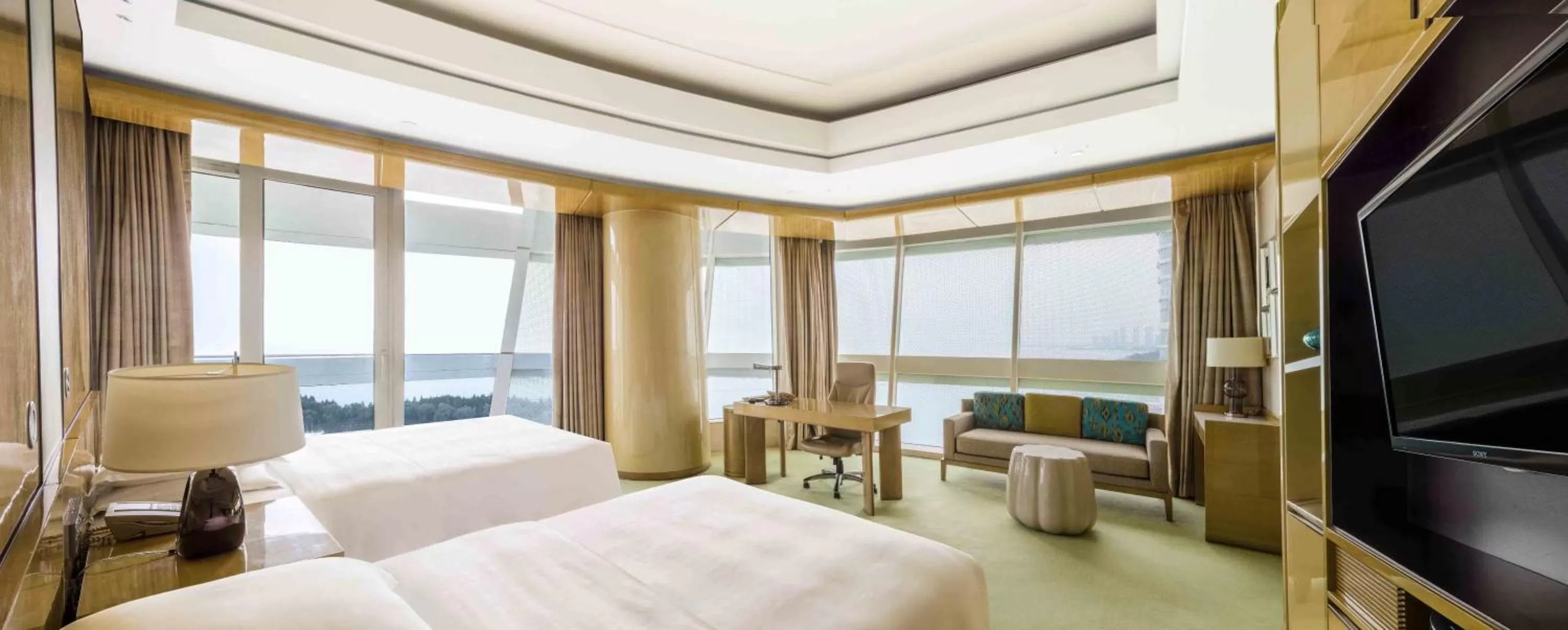 Bed in Sheraton Huzhou Taihu Lake Hot Spring Resort & Spa